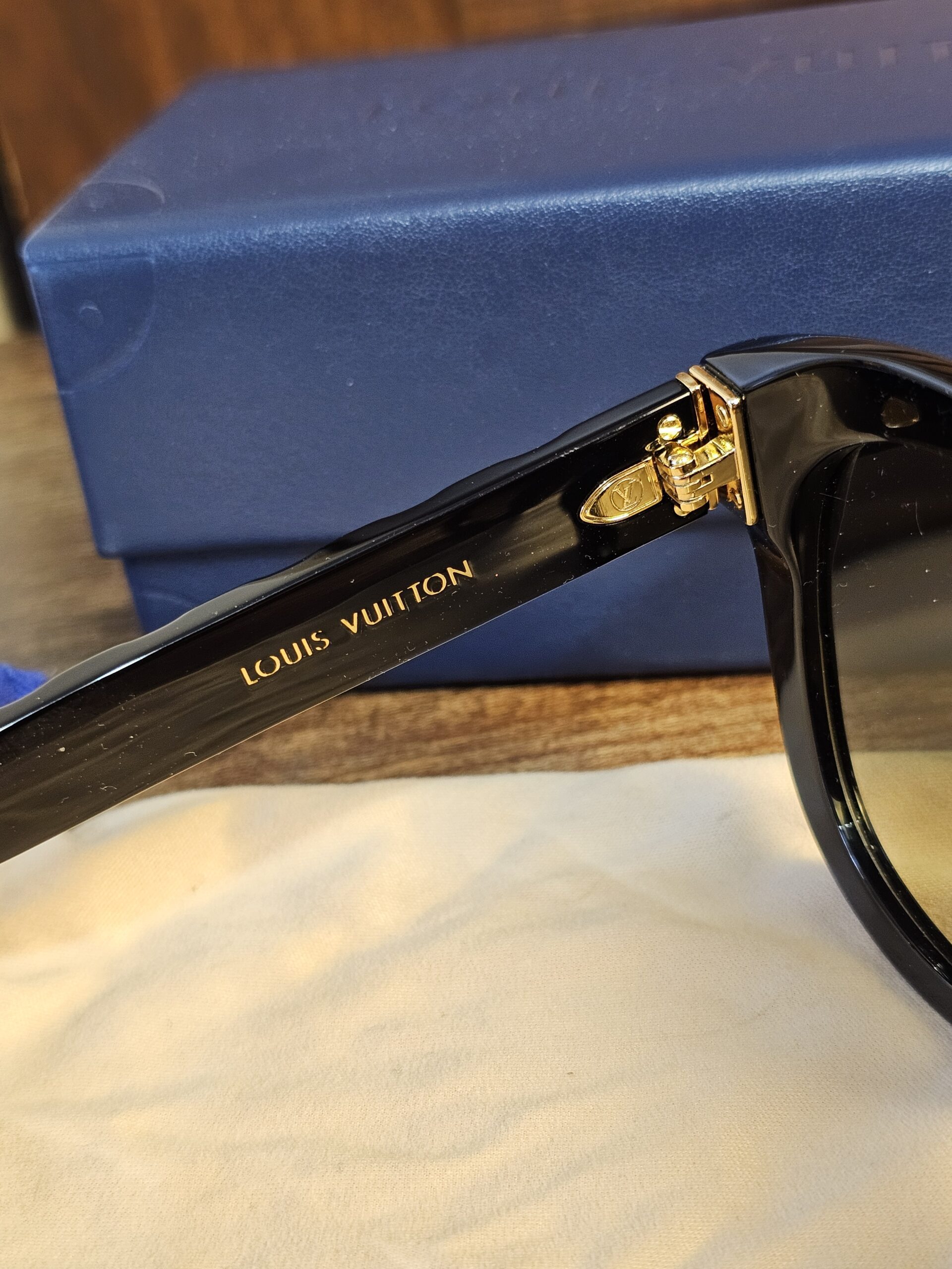 Empreinte Light Round Sunglasses - Image 12