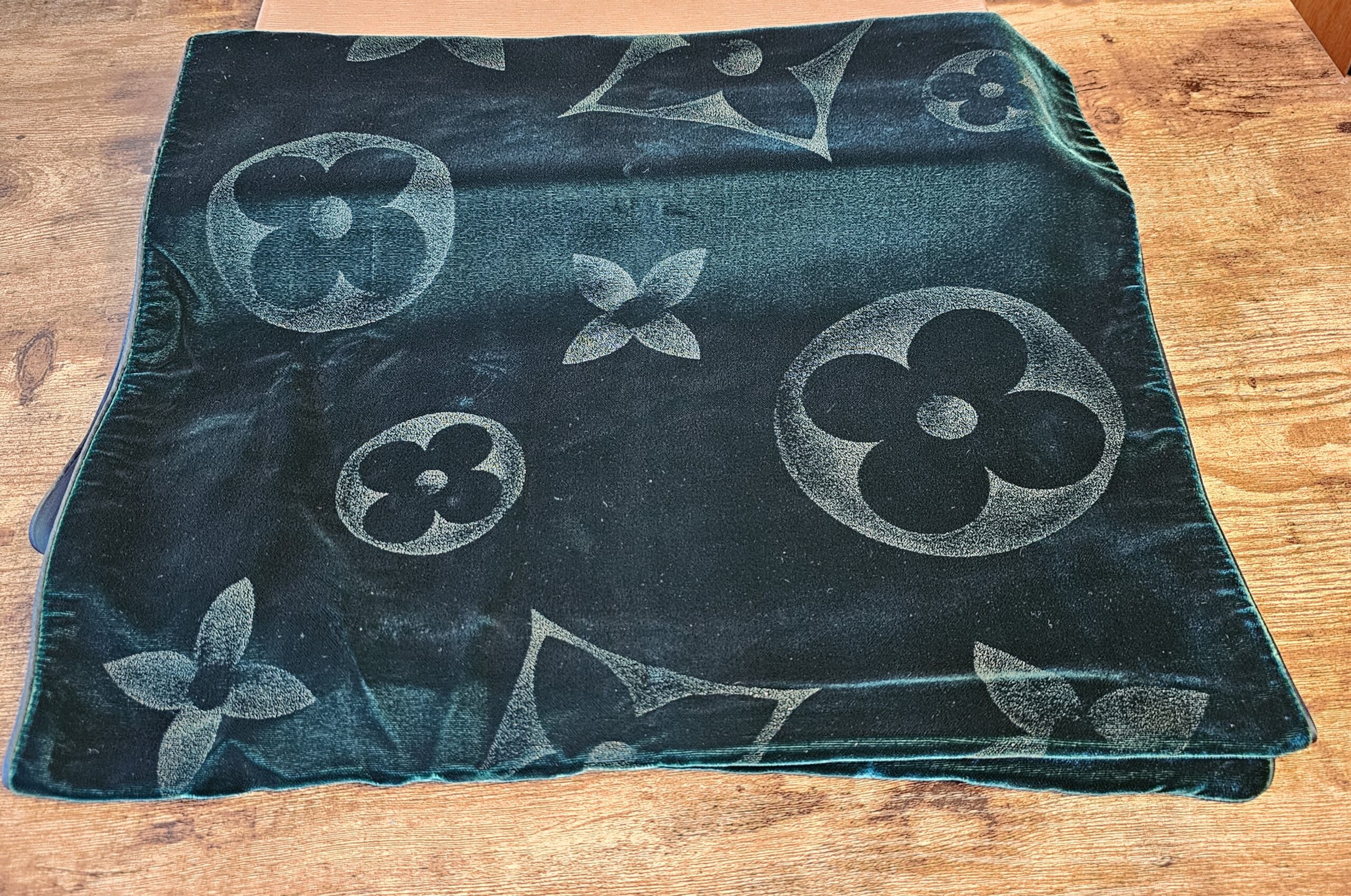 Velvet Scarf - Image 9