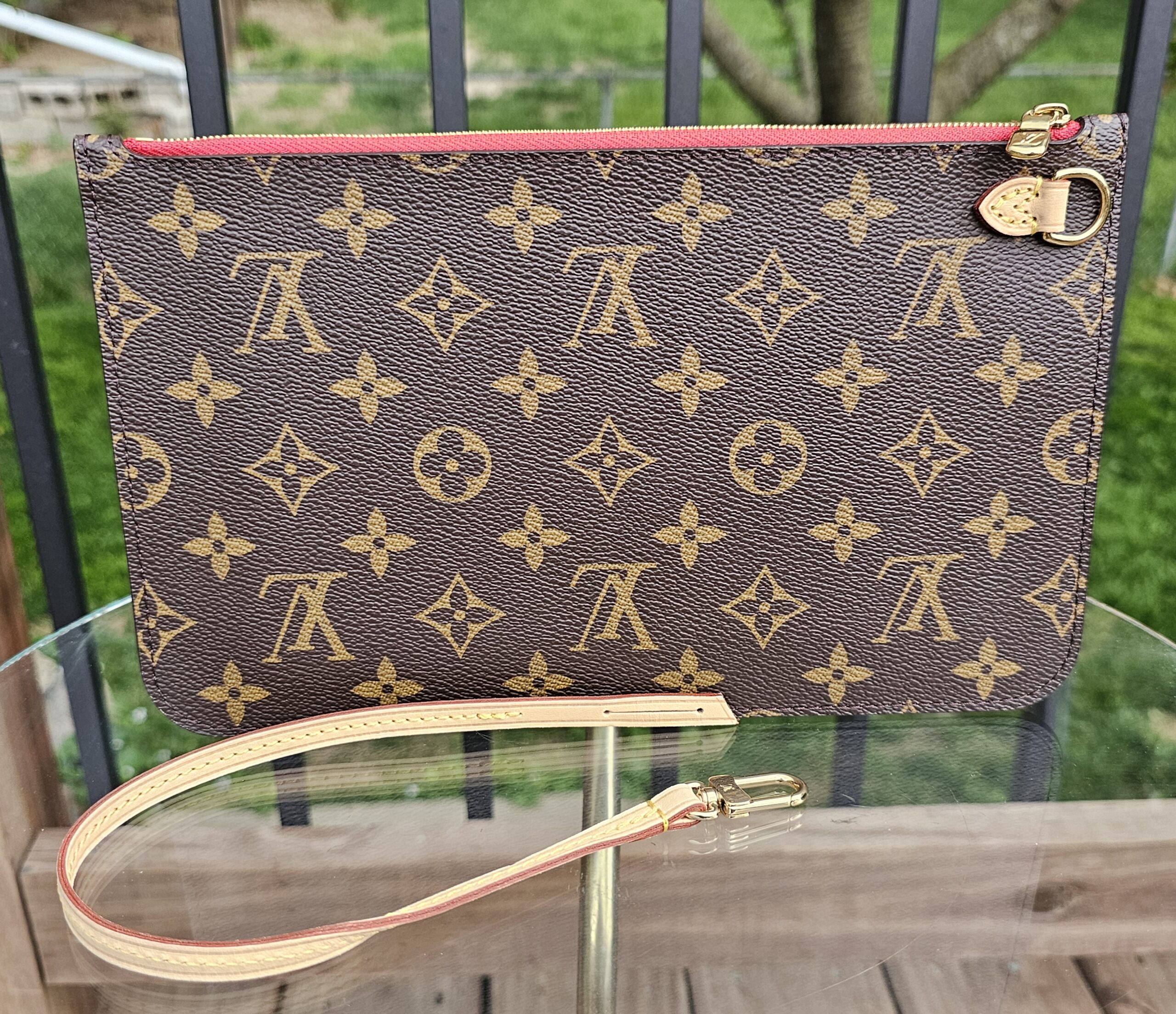 Neverfull Pouch Cherry Red Interior