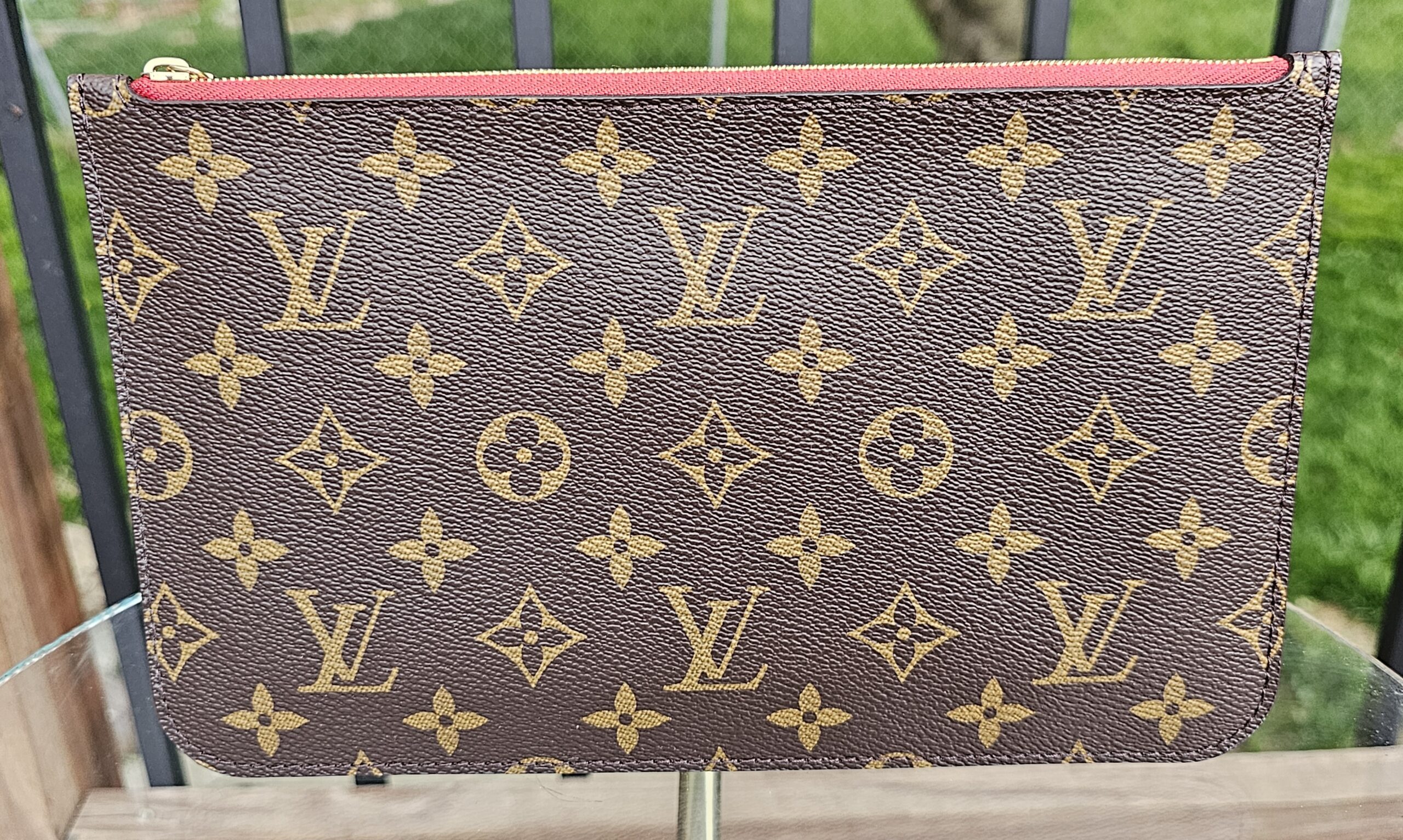 Neverfull Pouch Cherry Red Interior - Image 3