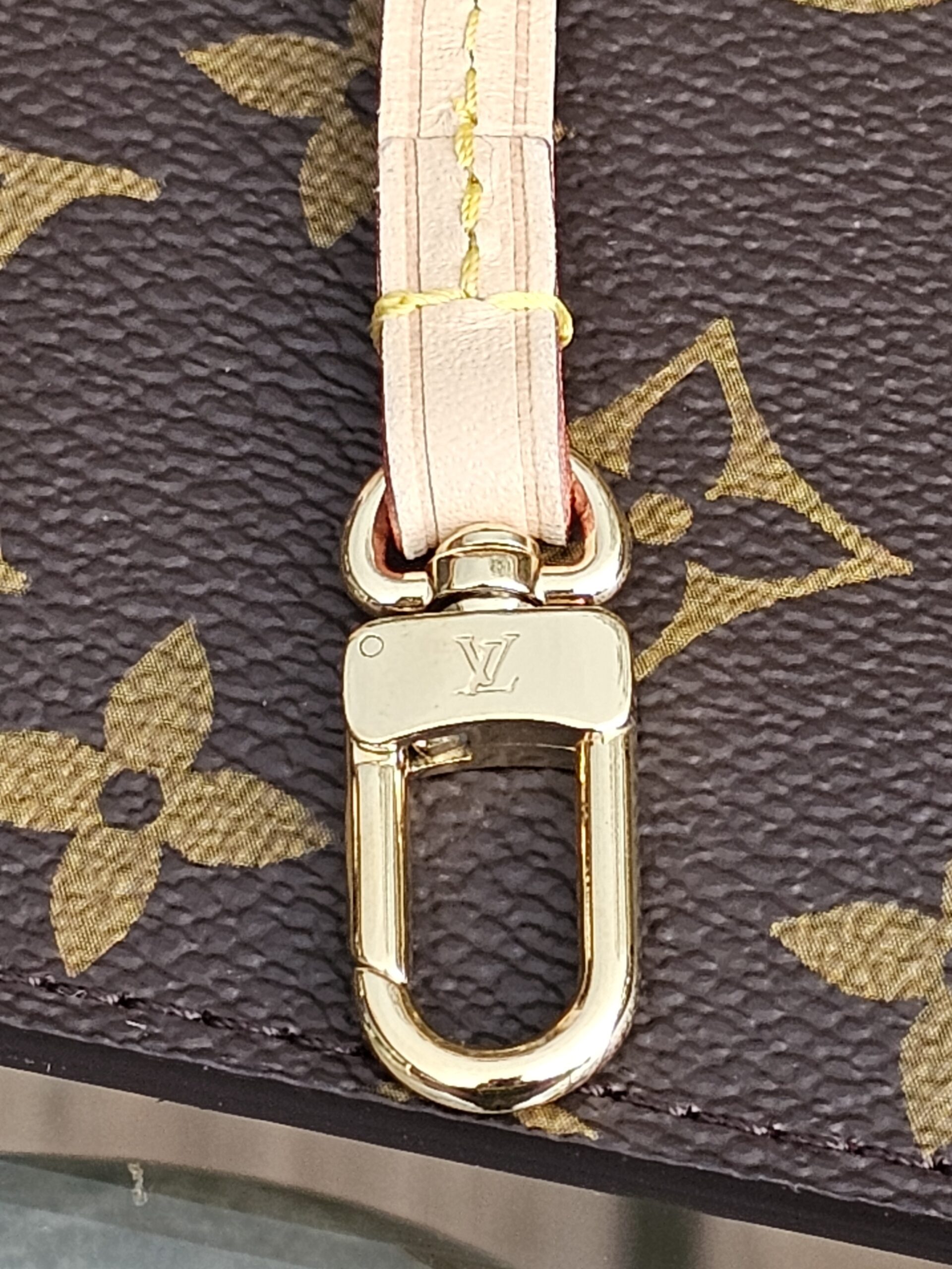 Neverfull Pouch Cherry Red Interior - Image 13