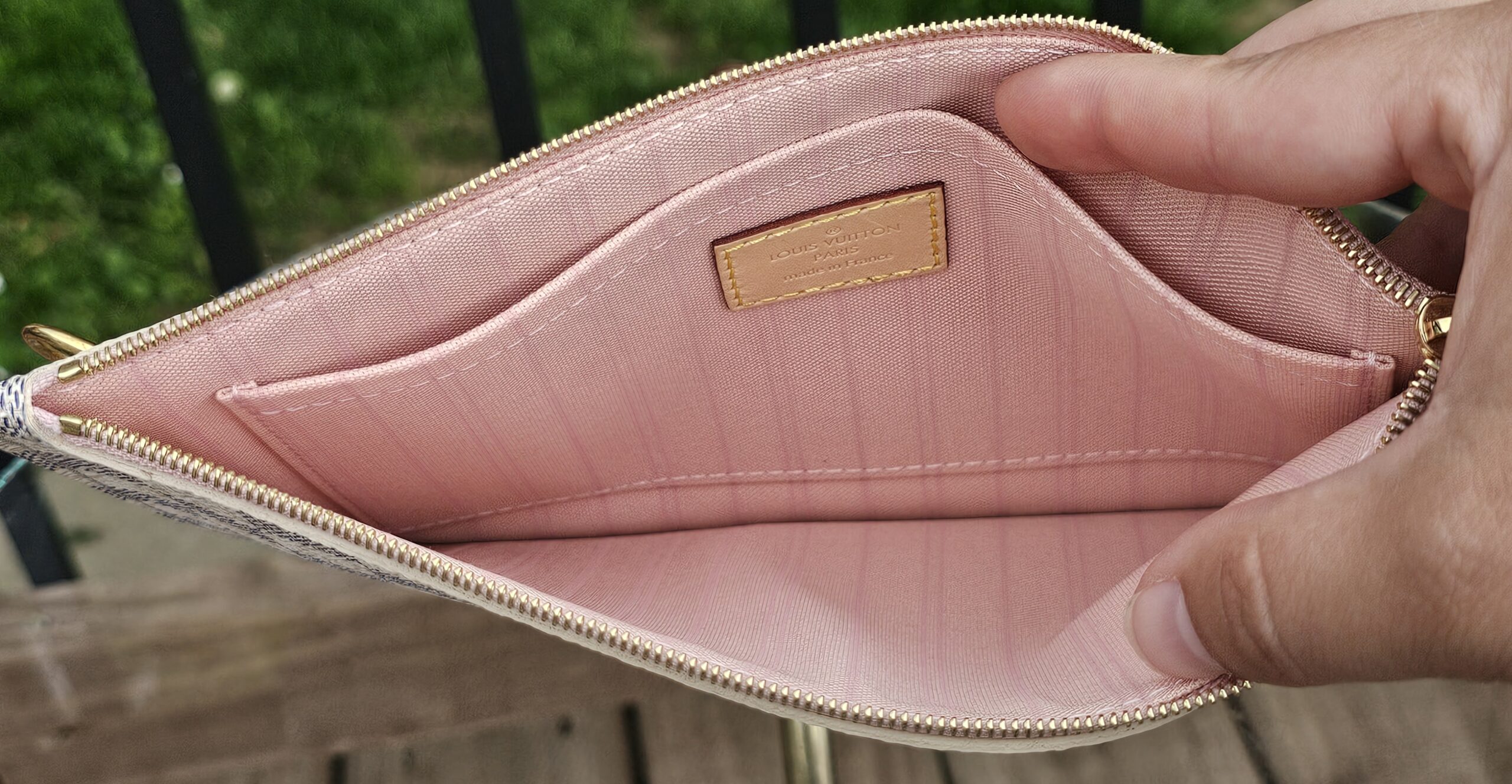 Neverfull Pouch Azur - Image 13