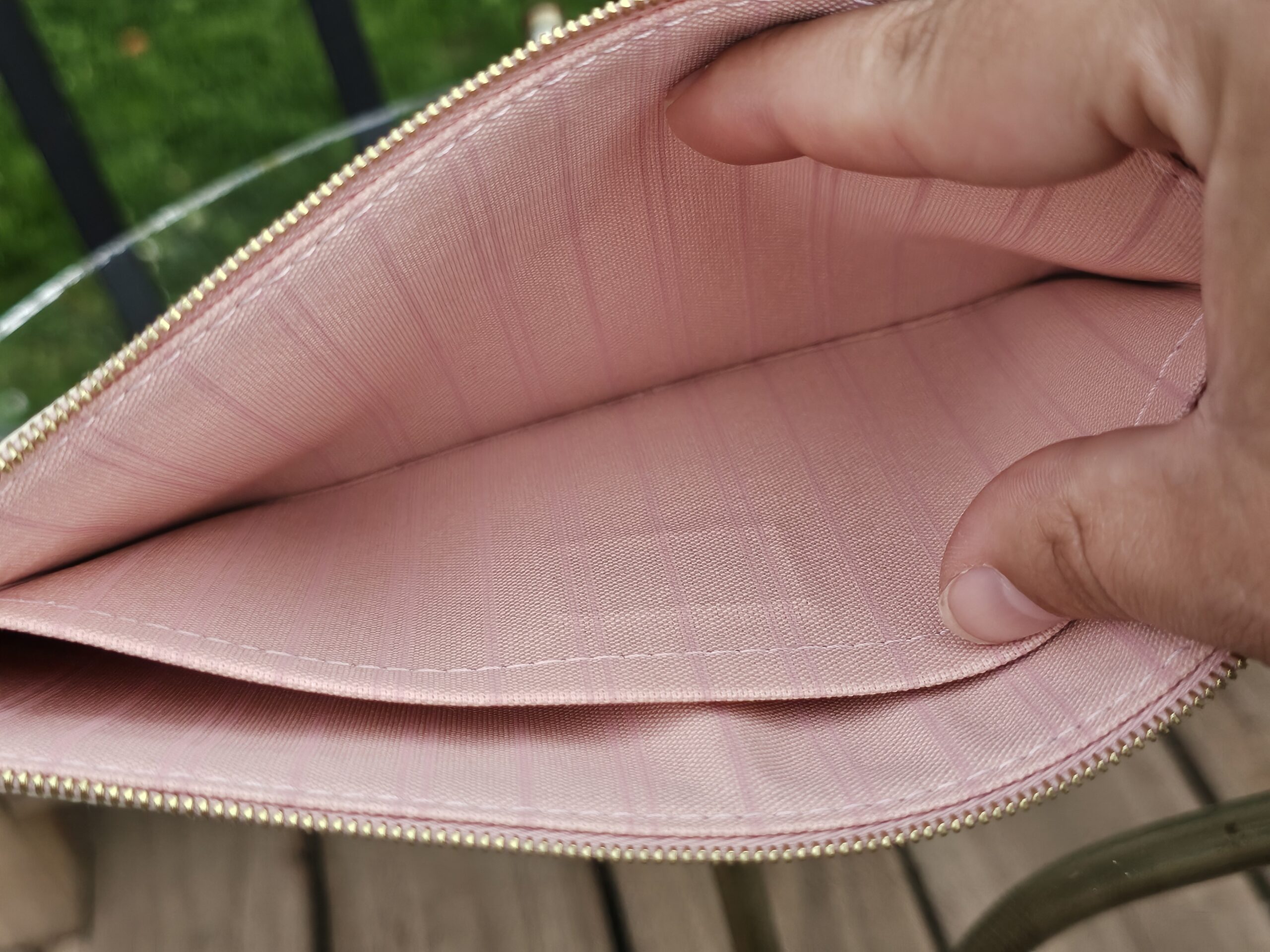 Neverfull Pouch Azur - Image 14