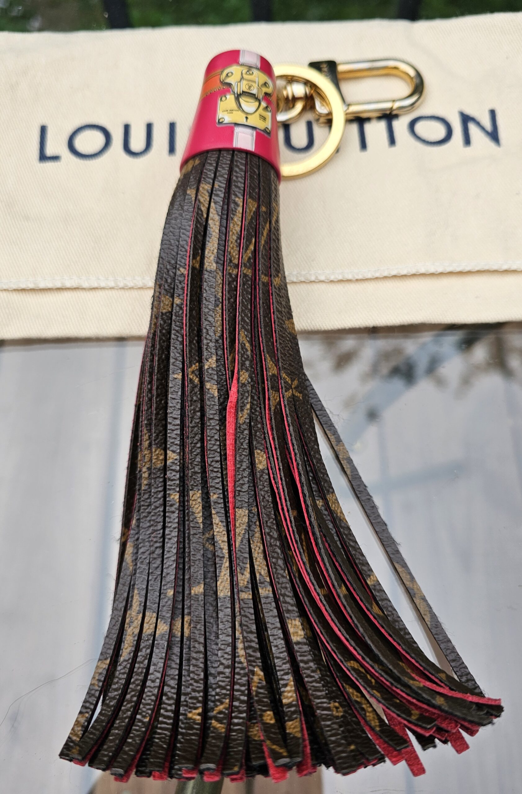 Summer Trunks Tassel Charm - Image 4