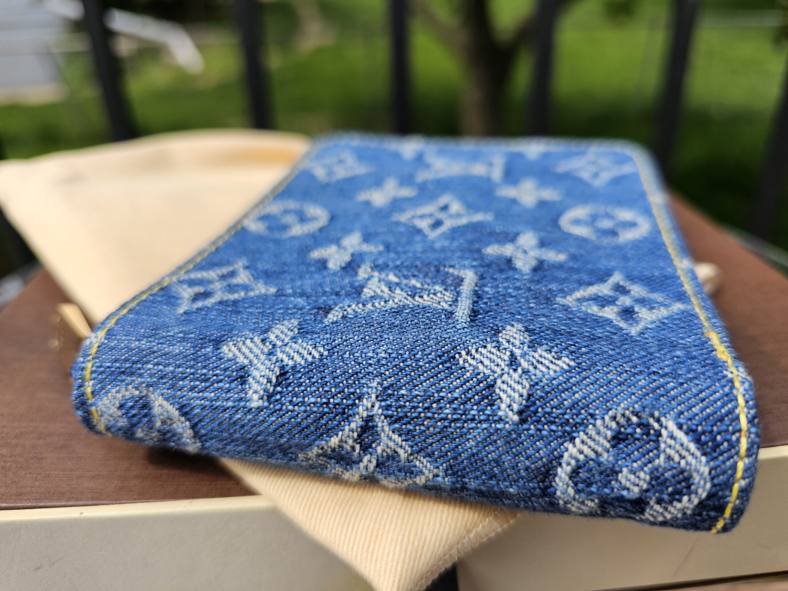 Denim Compact Zippy wallet - Image 4