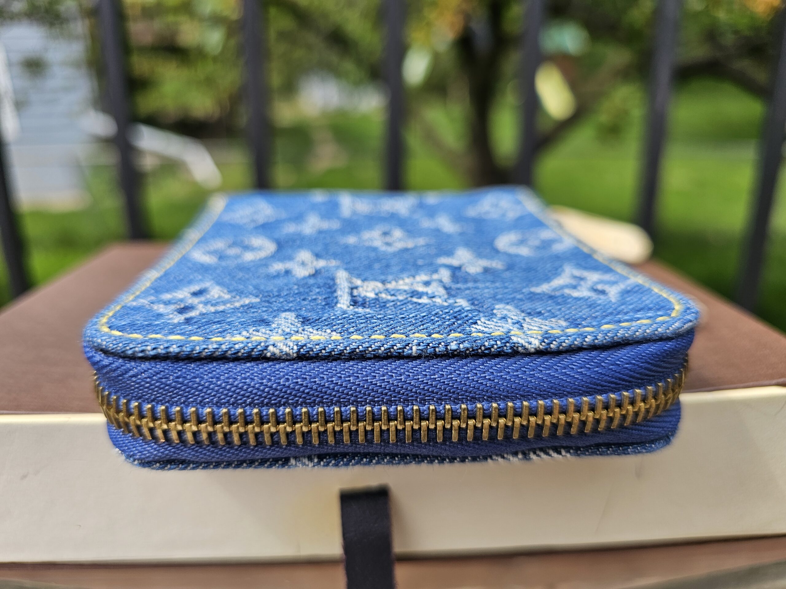 Denim Compact Zippy wallet - Image 6
