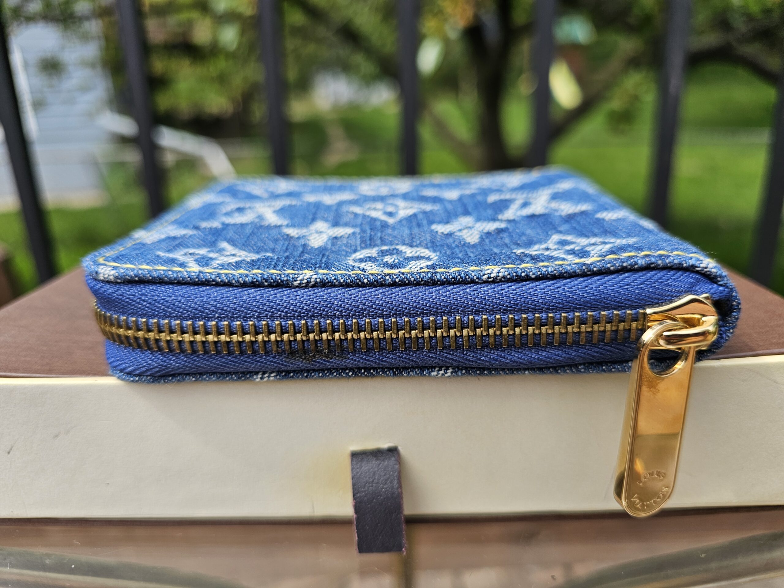 Denim Compact Zippy wallet - Image 7