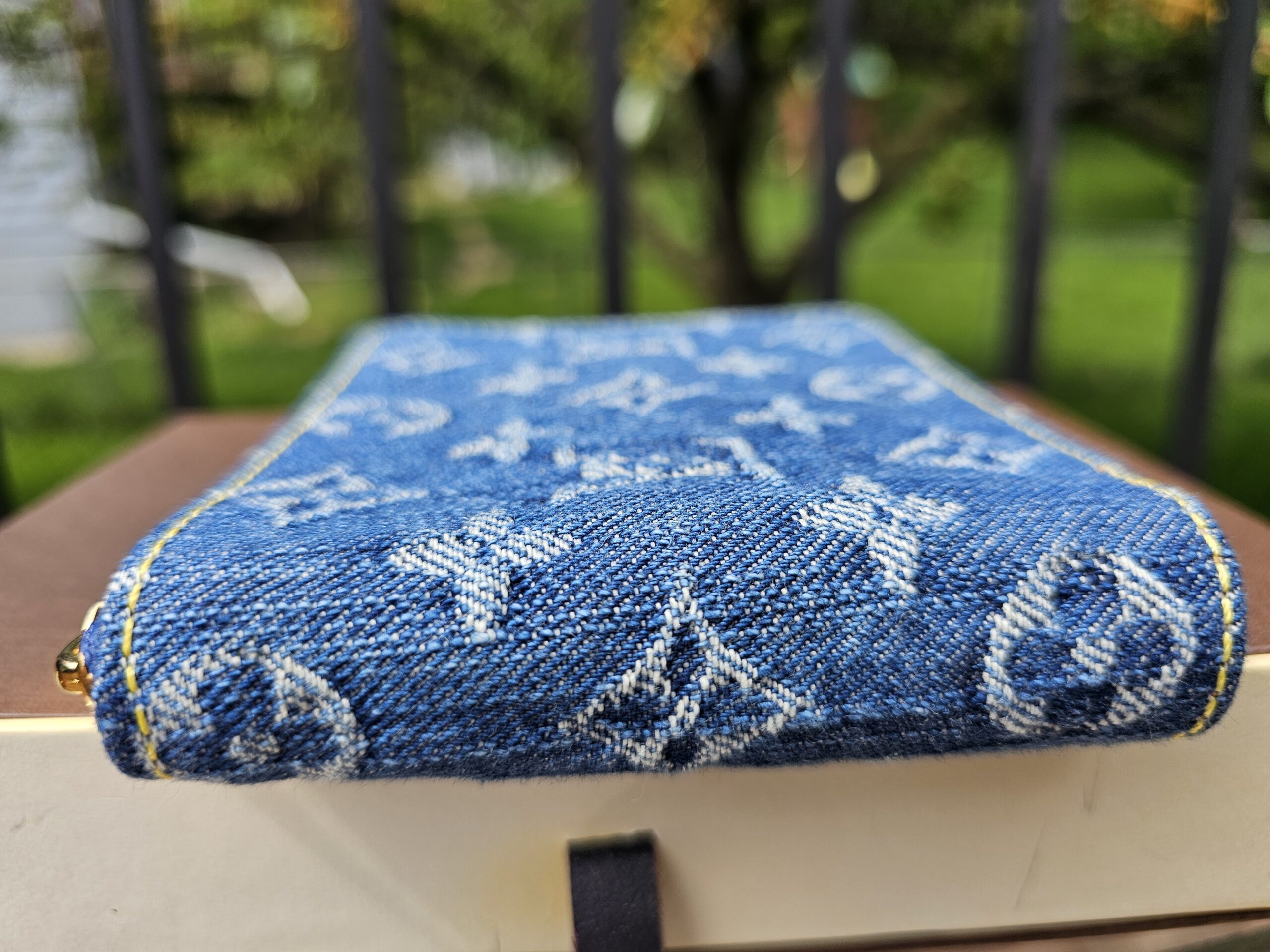 Denim Compact Zippy wallet - Image 8