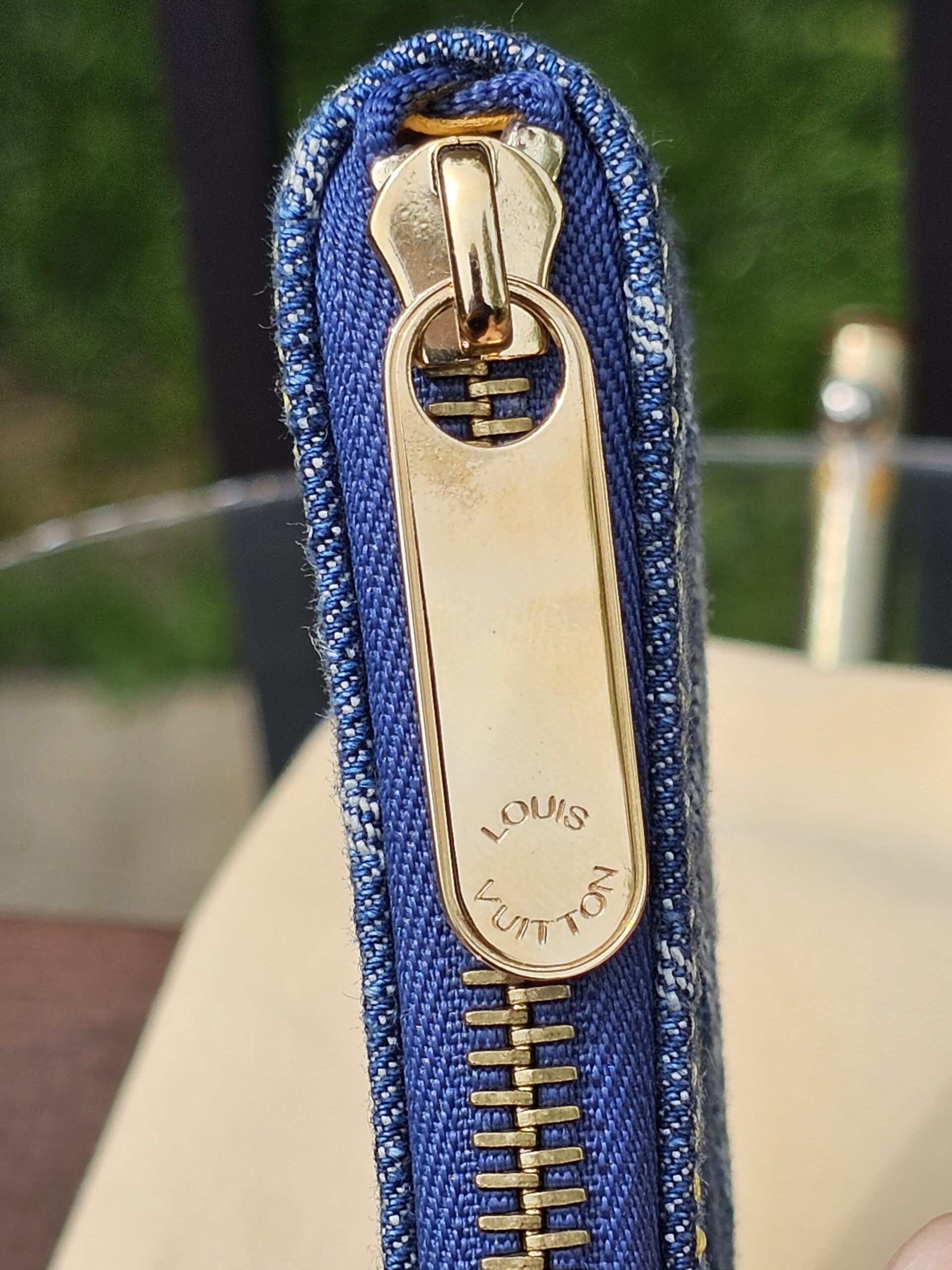 Denim Compact Zippy wallet - Image 9