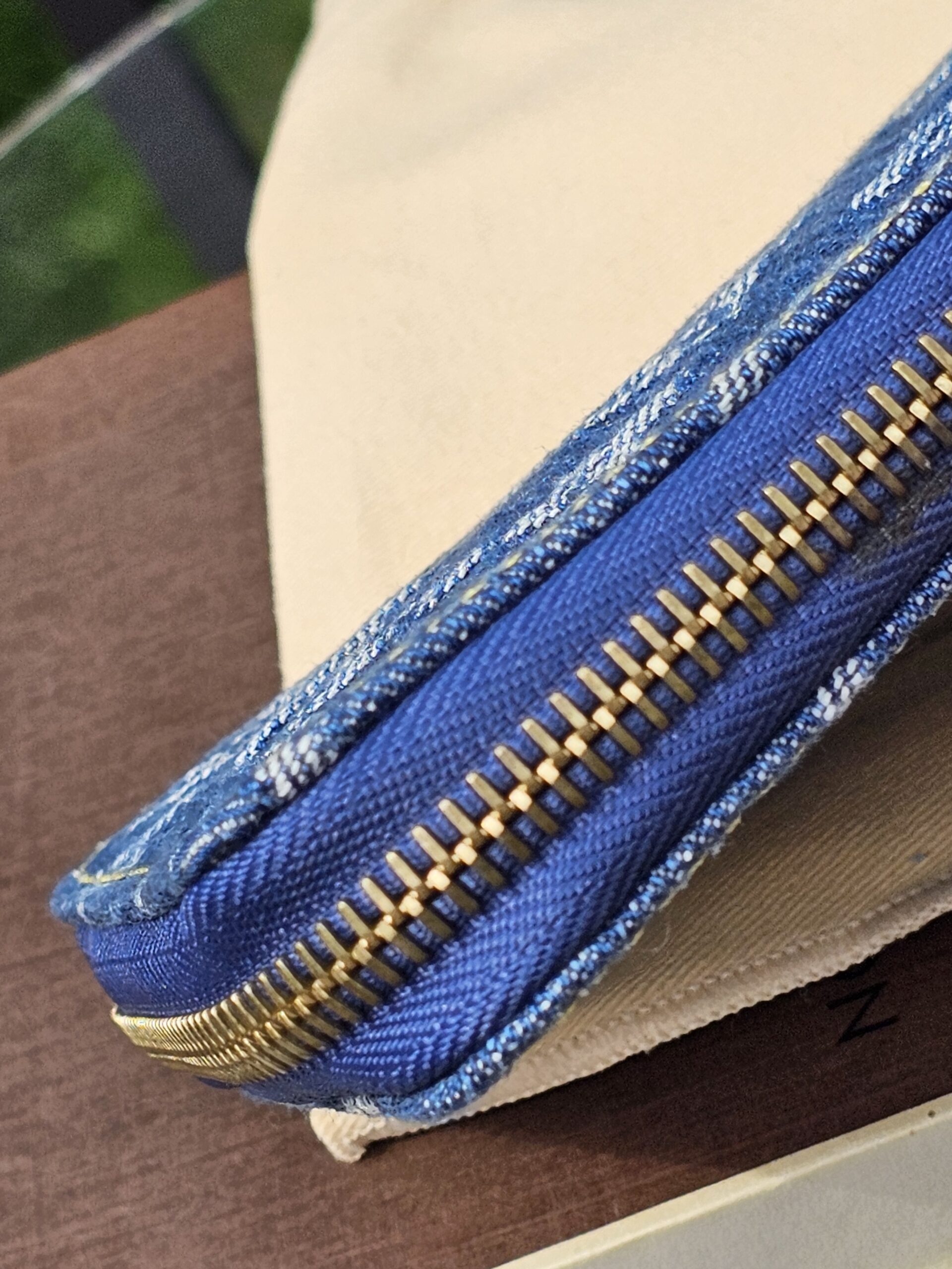 Denim Compact Zippy wallet - Image 10