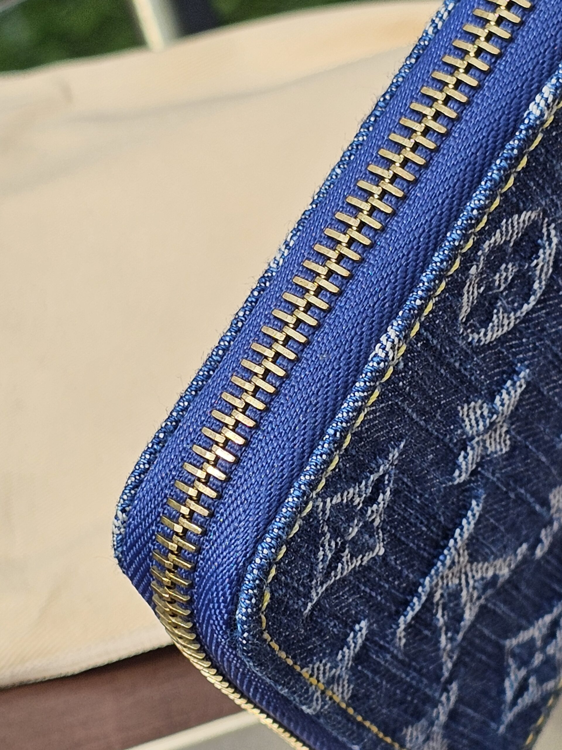 Denim Compact Zippy wallet - Image 11