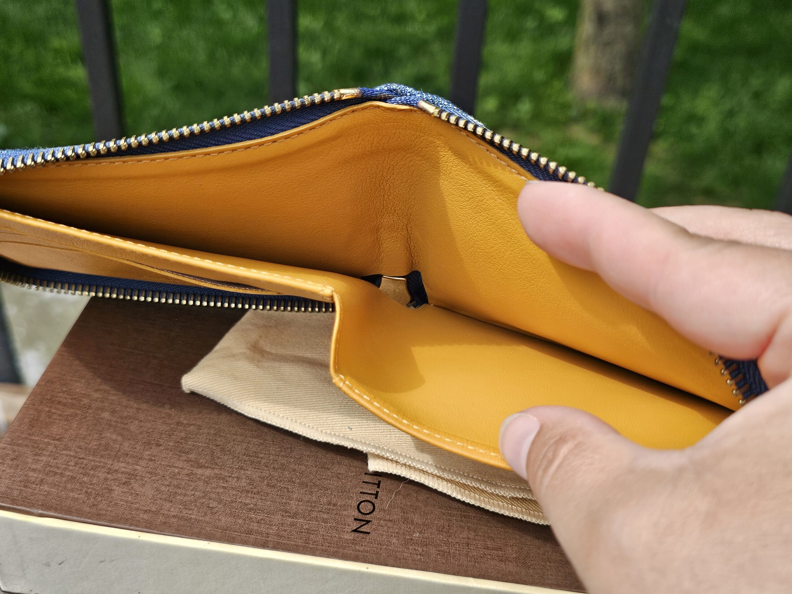 Denim Compact Zippy wallet - Image 14