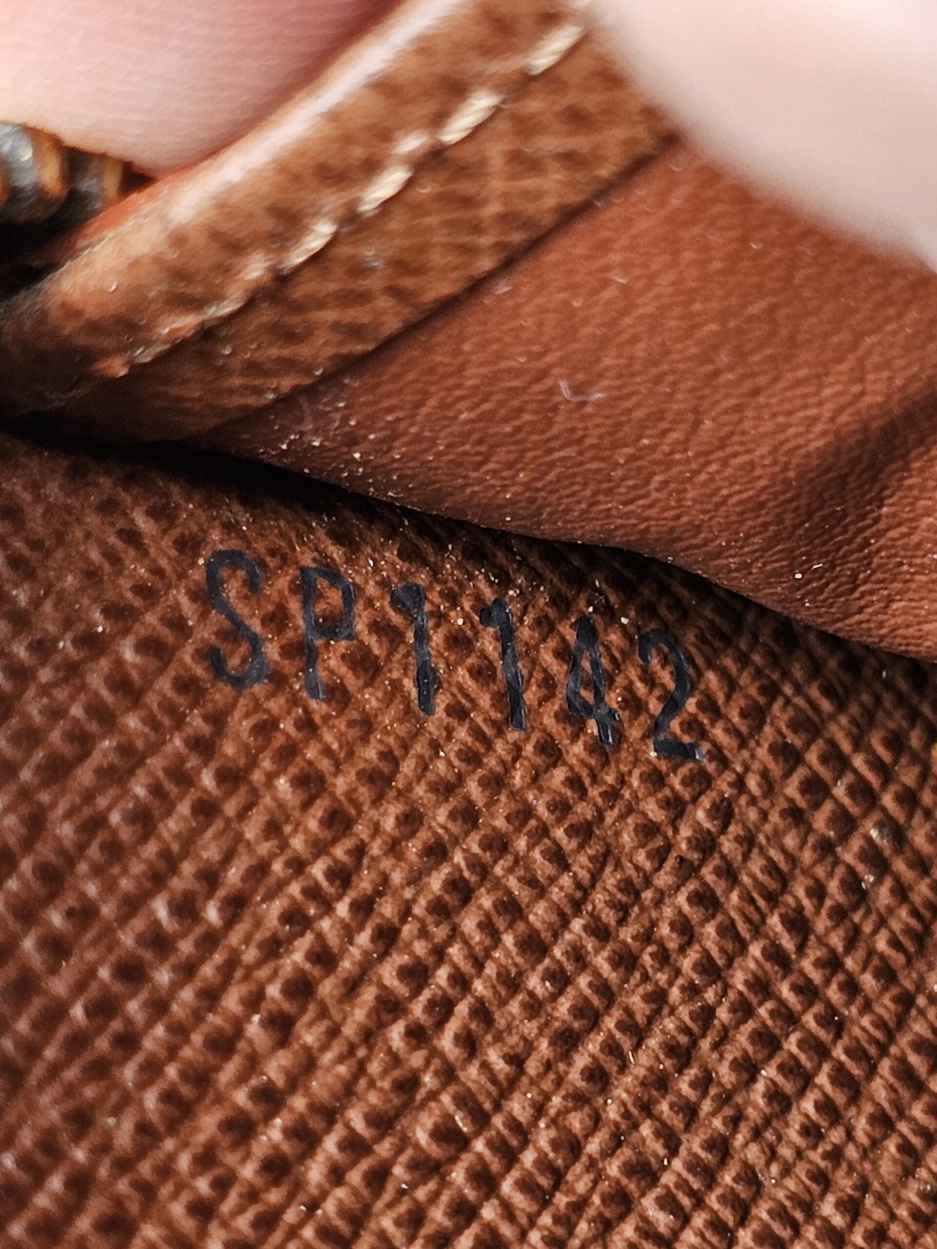 Zippy Wallet Monogram - Image 20