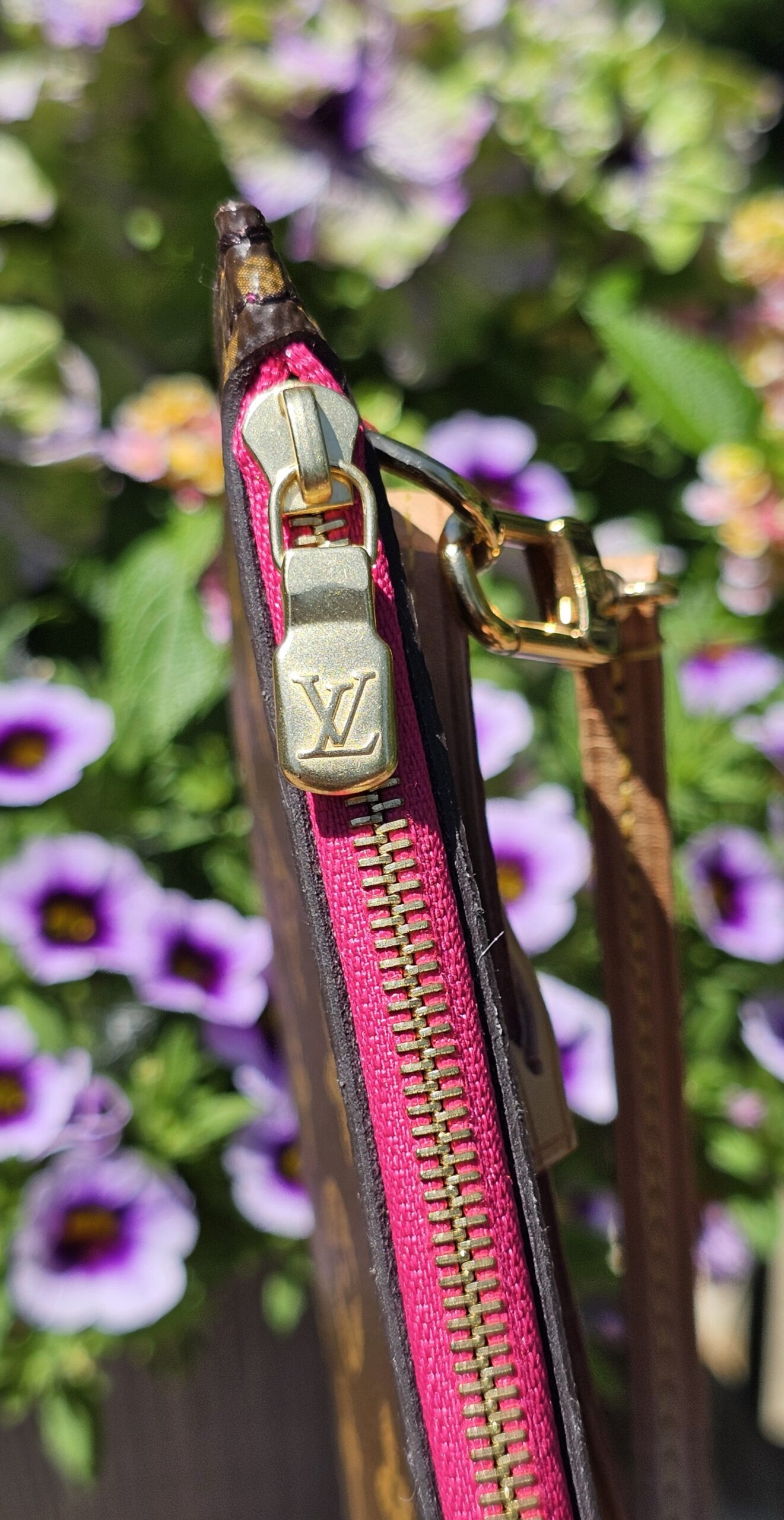 Neverfull Pouch Monogram Pivoine - Image 7
