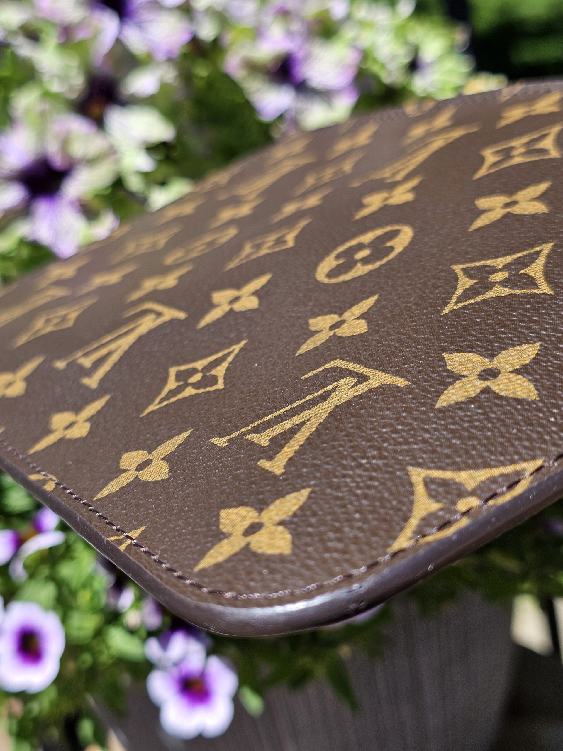 Neverfull Pouch Monogram Pivoine - Image 10