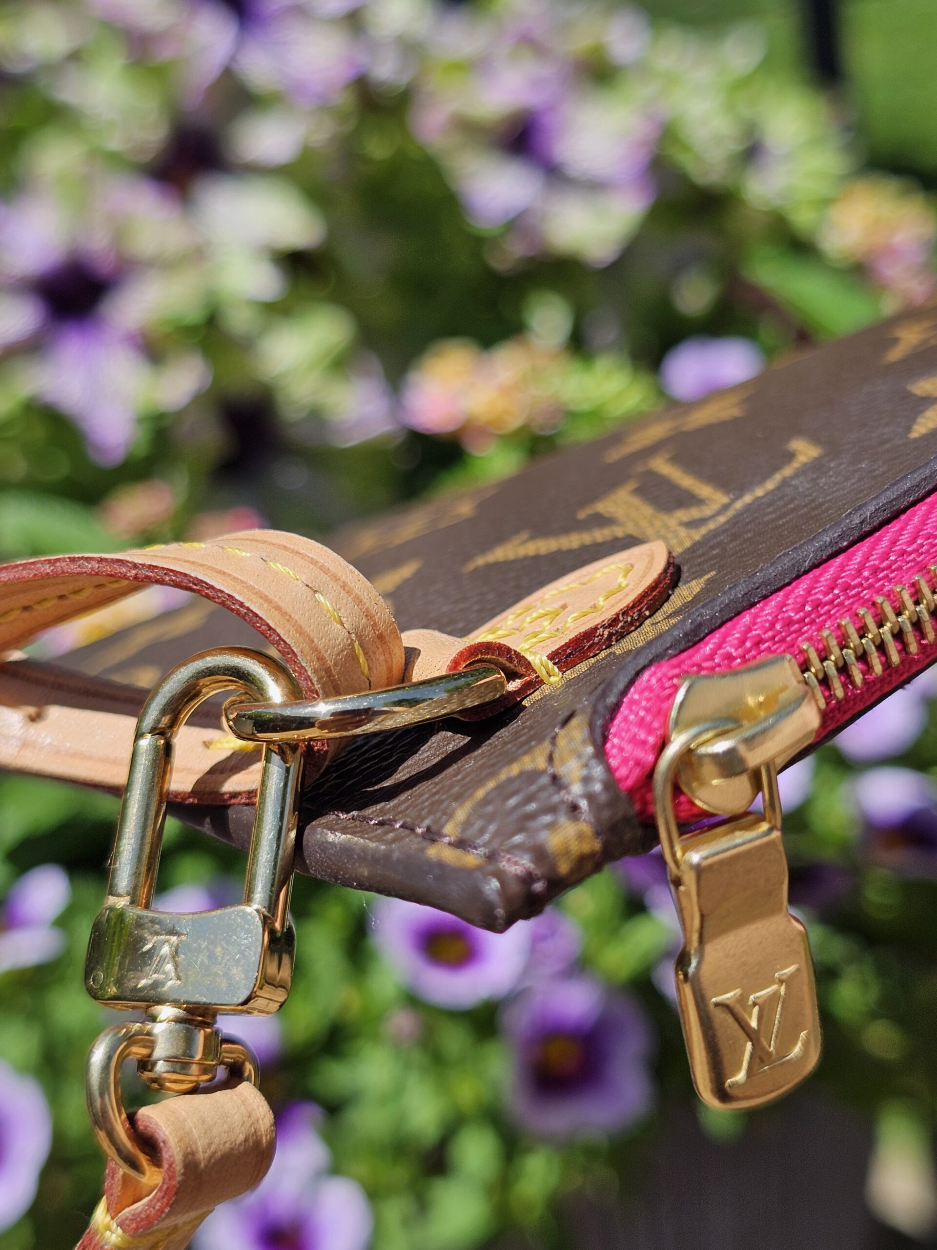 Neverfull Pouch Monogram Pivoine - Image 11