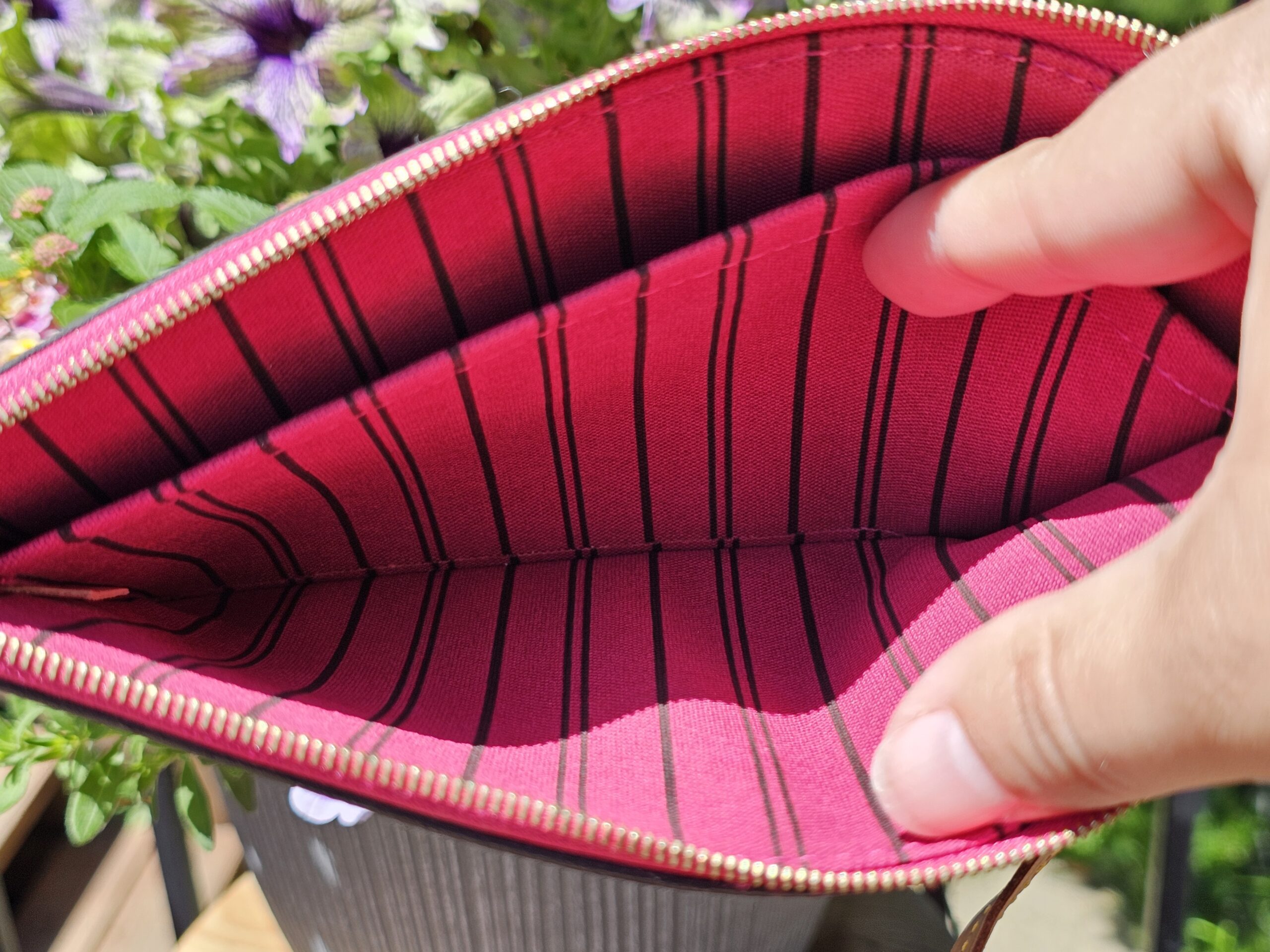 Neverfull Pouch Monogram Pivoine - Image 15