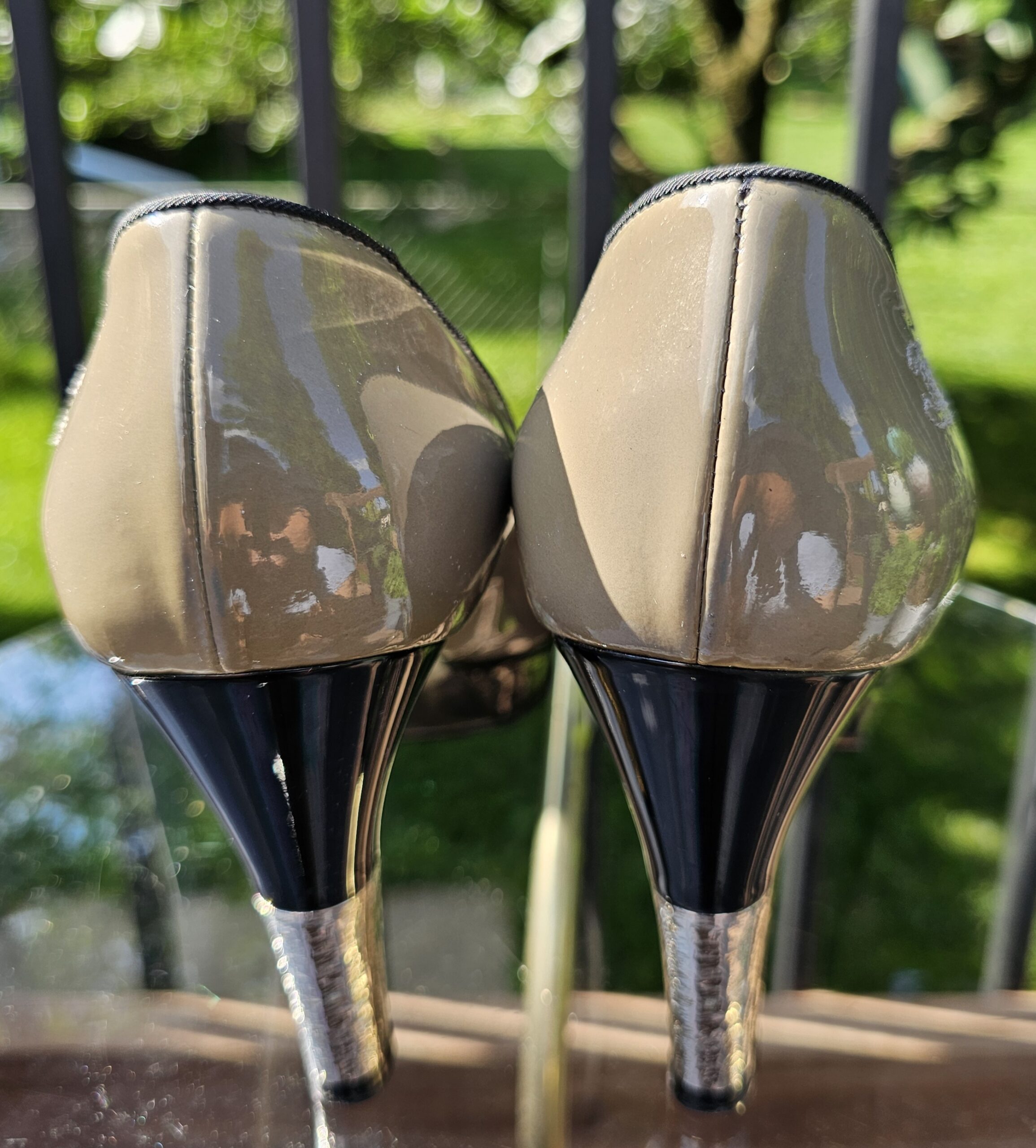 CC patent leather pumps - Image 4