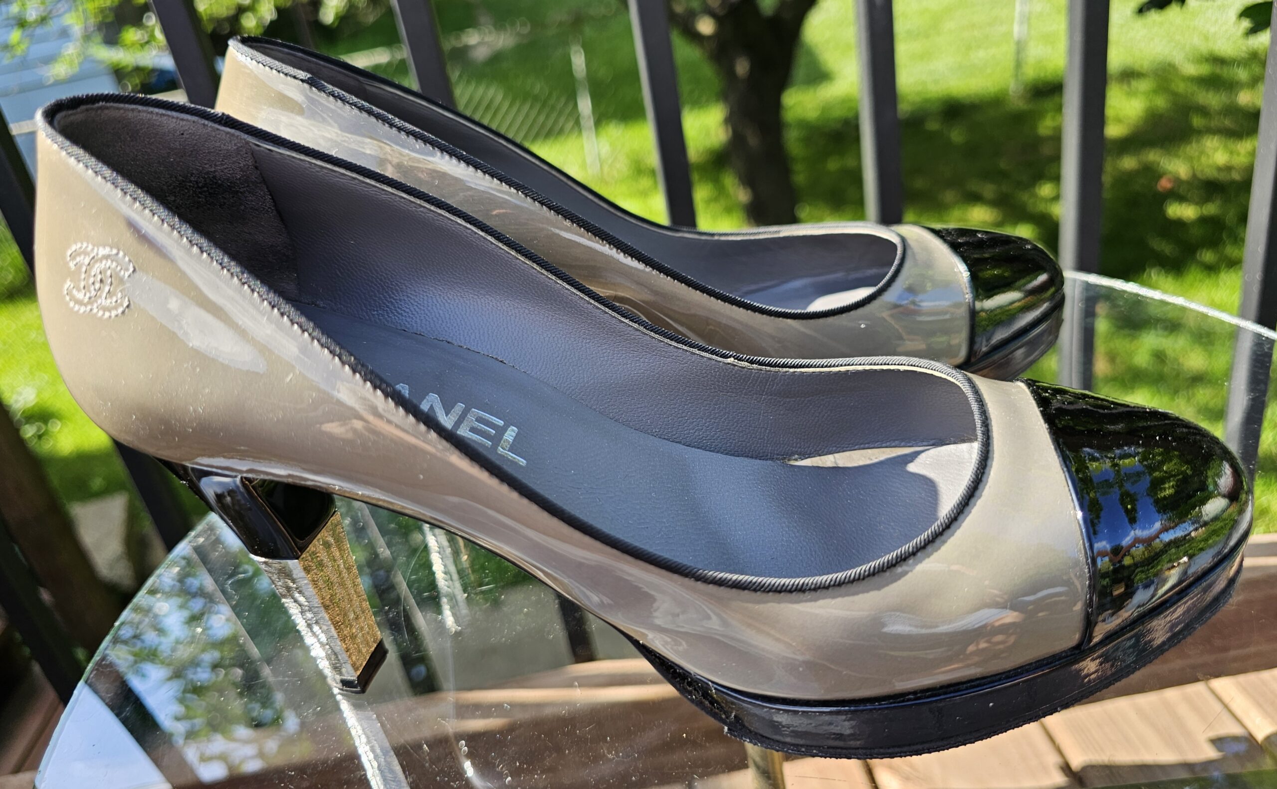 CC patent leather pumps - Image 9