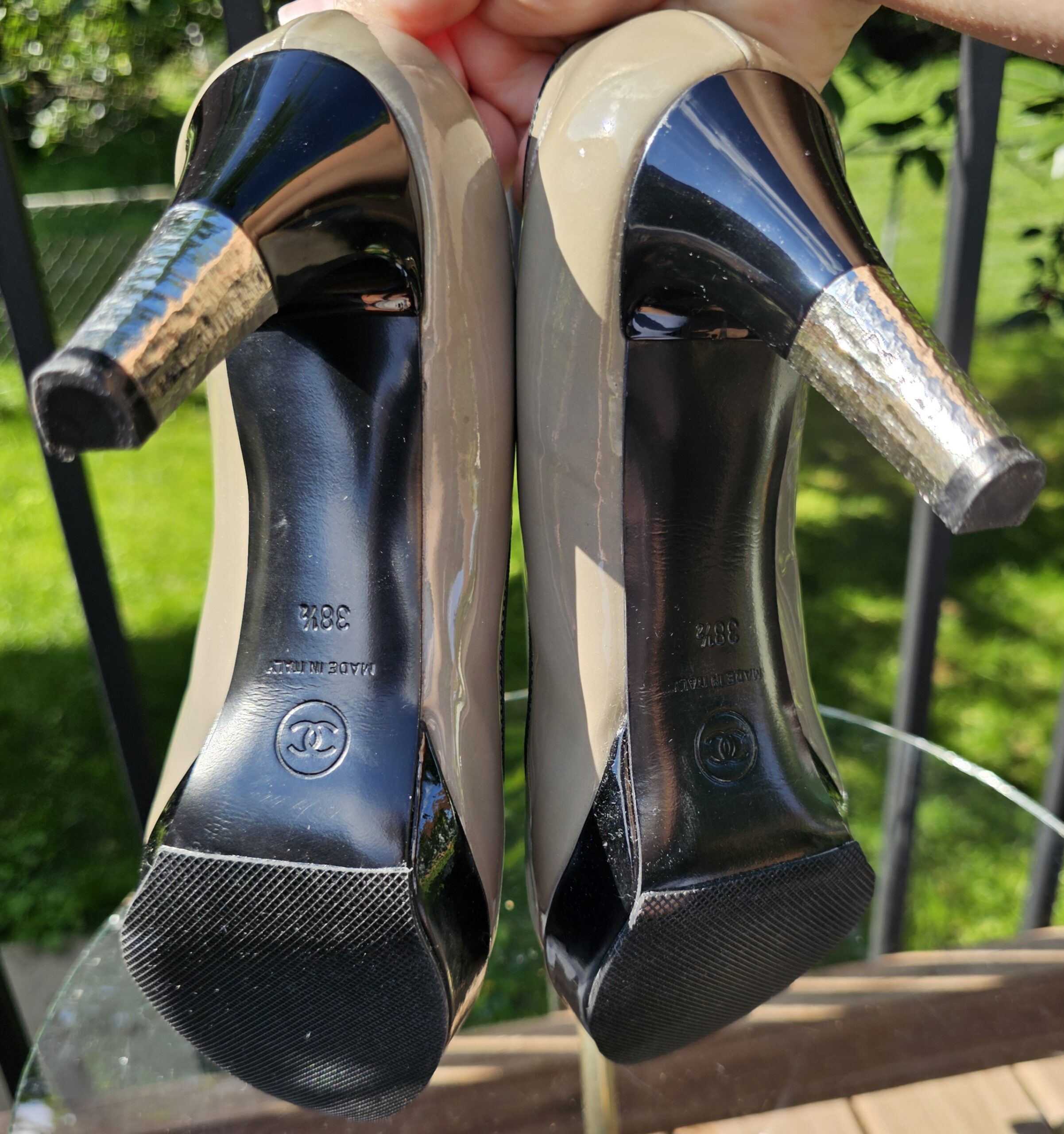 CC patent leather pumps - Image 15