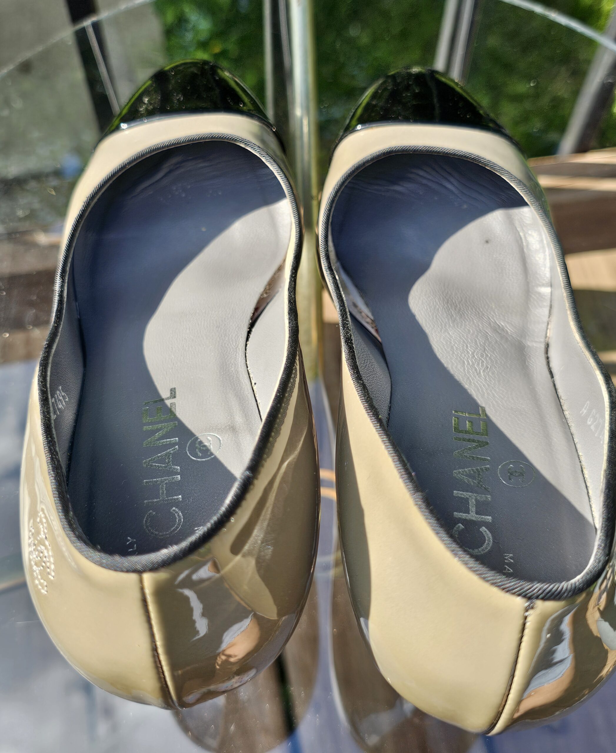 CC patent leather pumps - Image 12