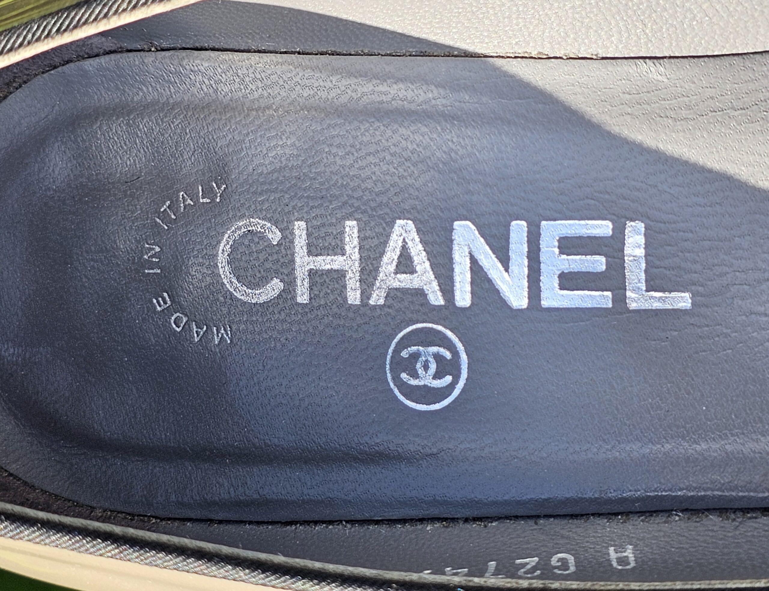 CC patent leather pumps - Image 13