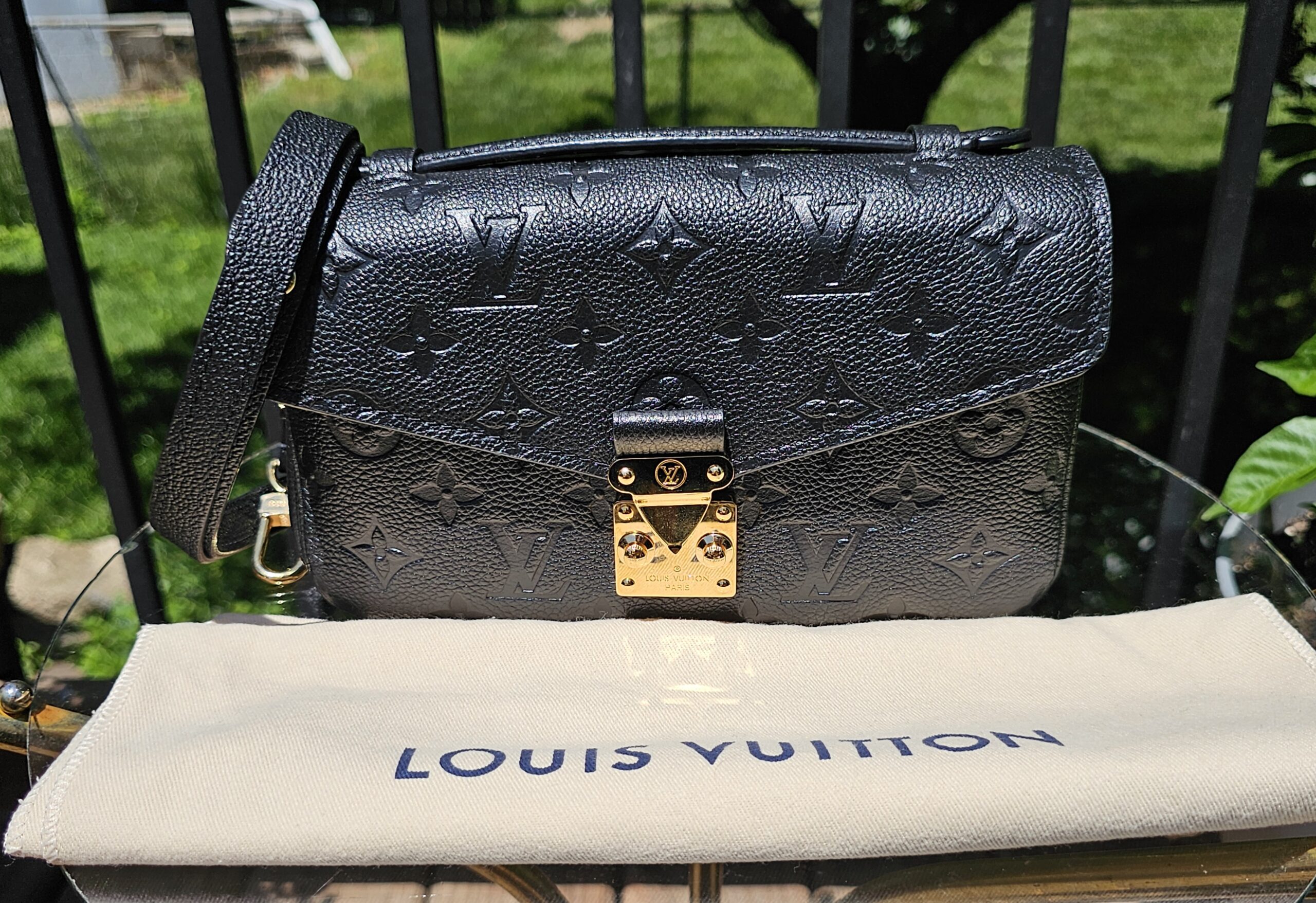 Pochette Metis East West