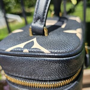 Bicolor Vanity PM - Image 15