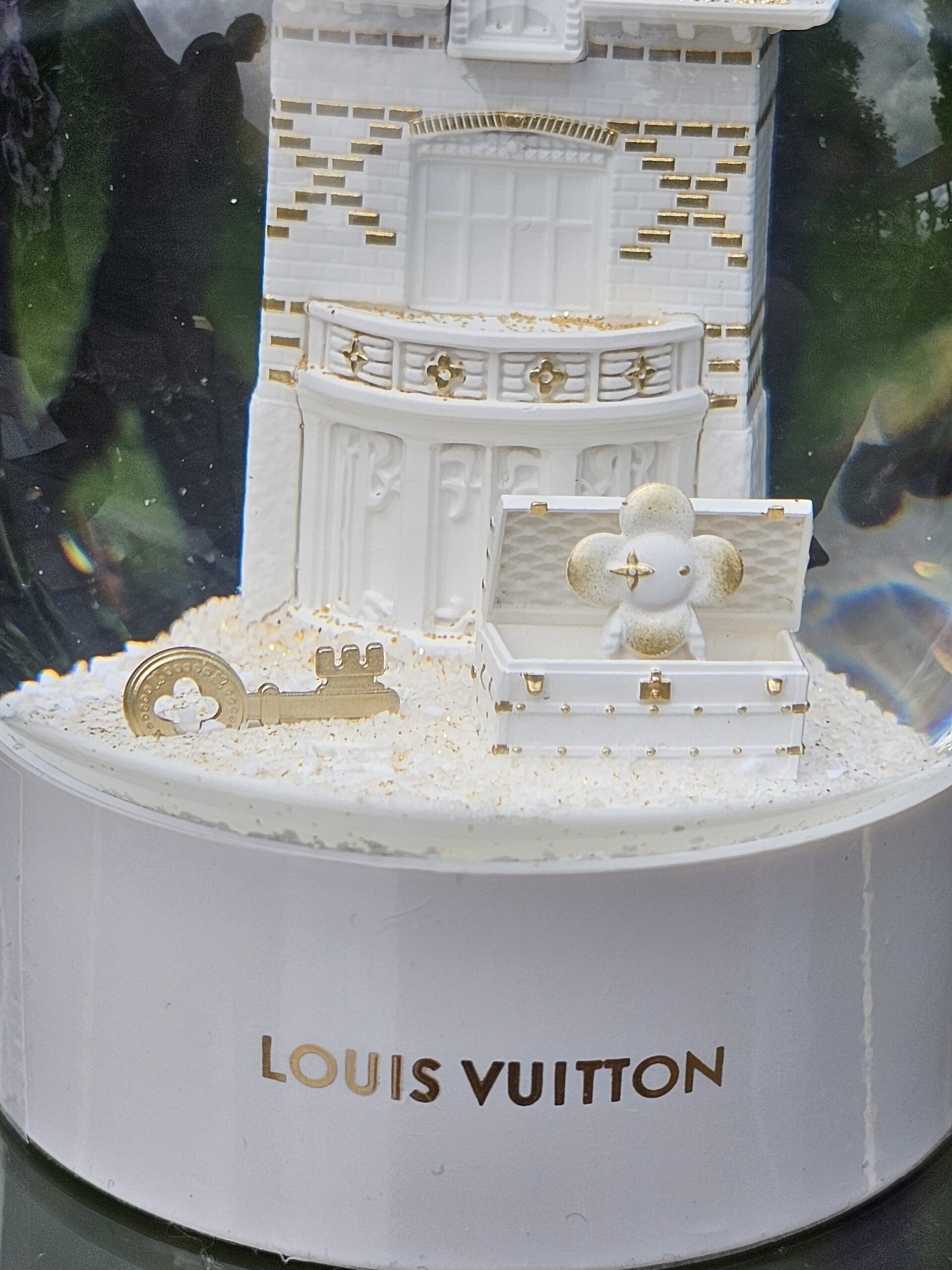 VIP Snowglobe - Image 6