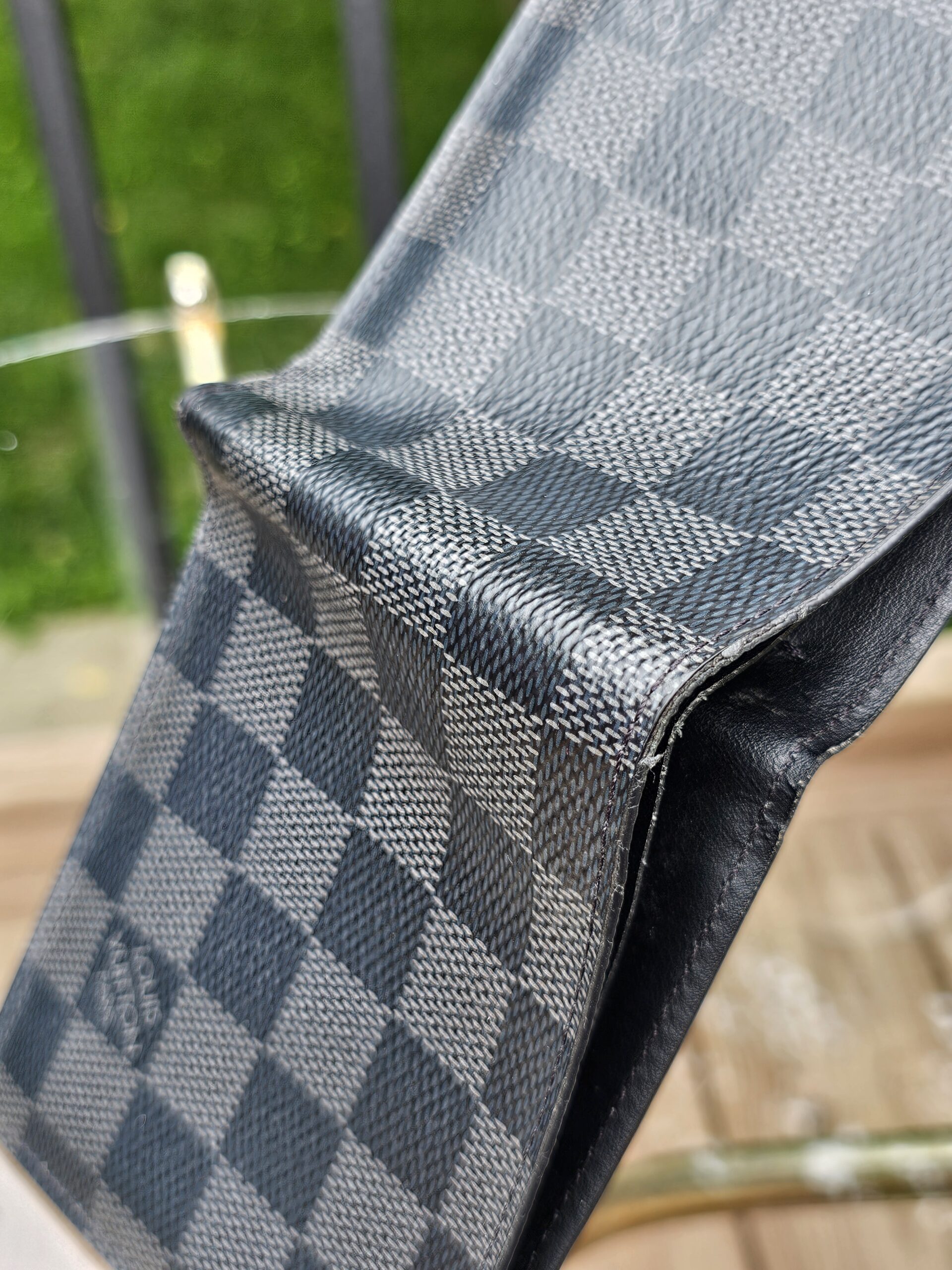 Graphite Bi Fold - Image 15