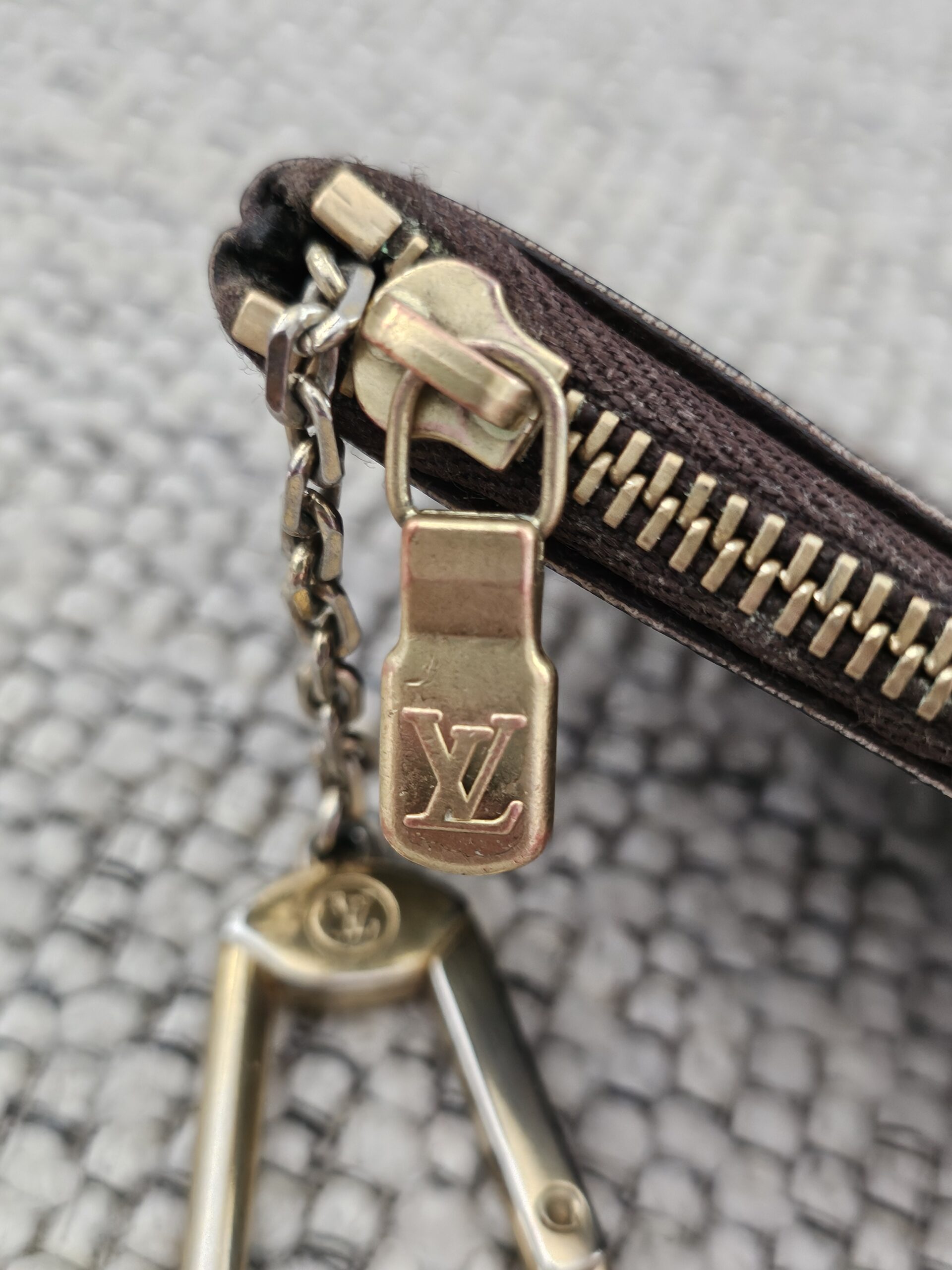 Damier Ebene Key Pouch - Image 7