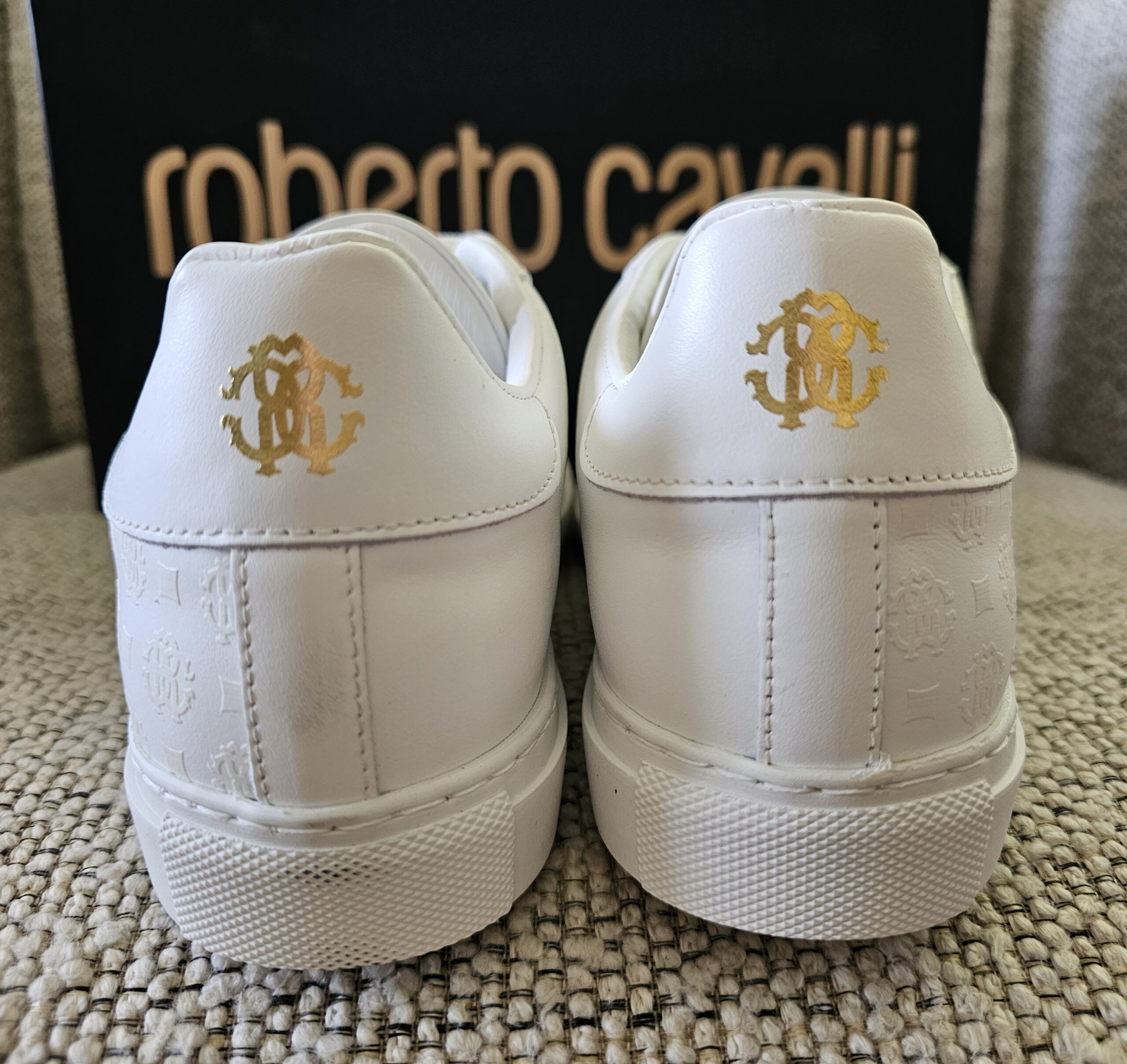 Covering the Entire Surface Sneaker - Image 4
