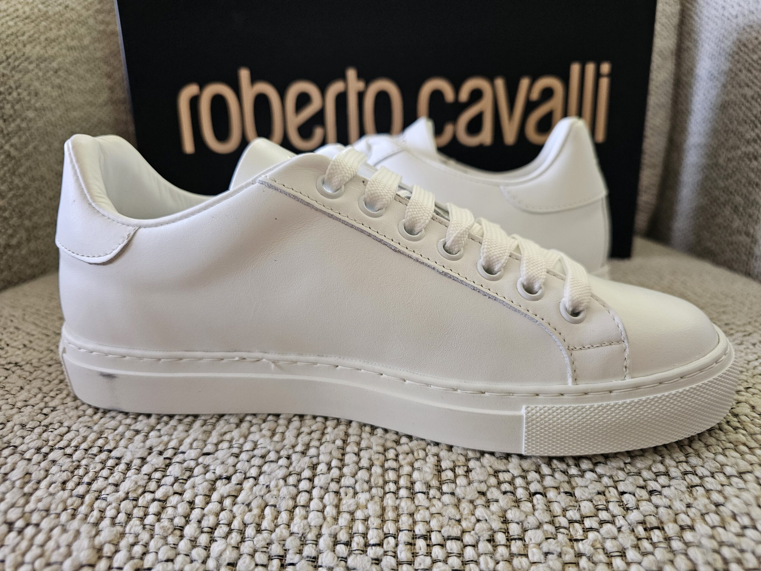Covering the Entire Surface Sneaker - Image 6
