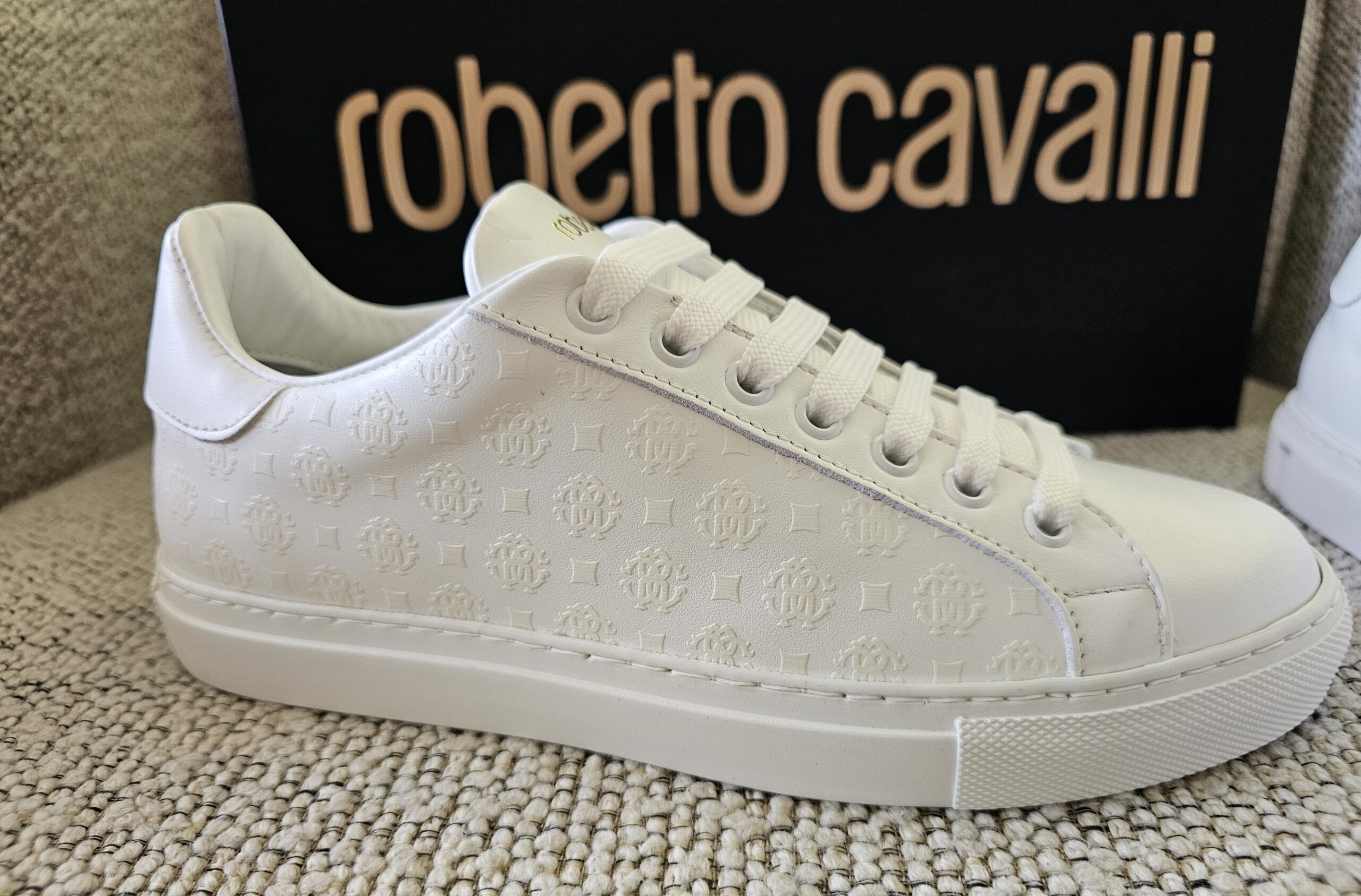 Covering the Entire Surface Sneaker - Image 8