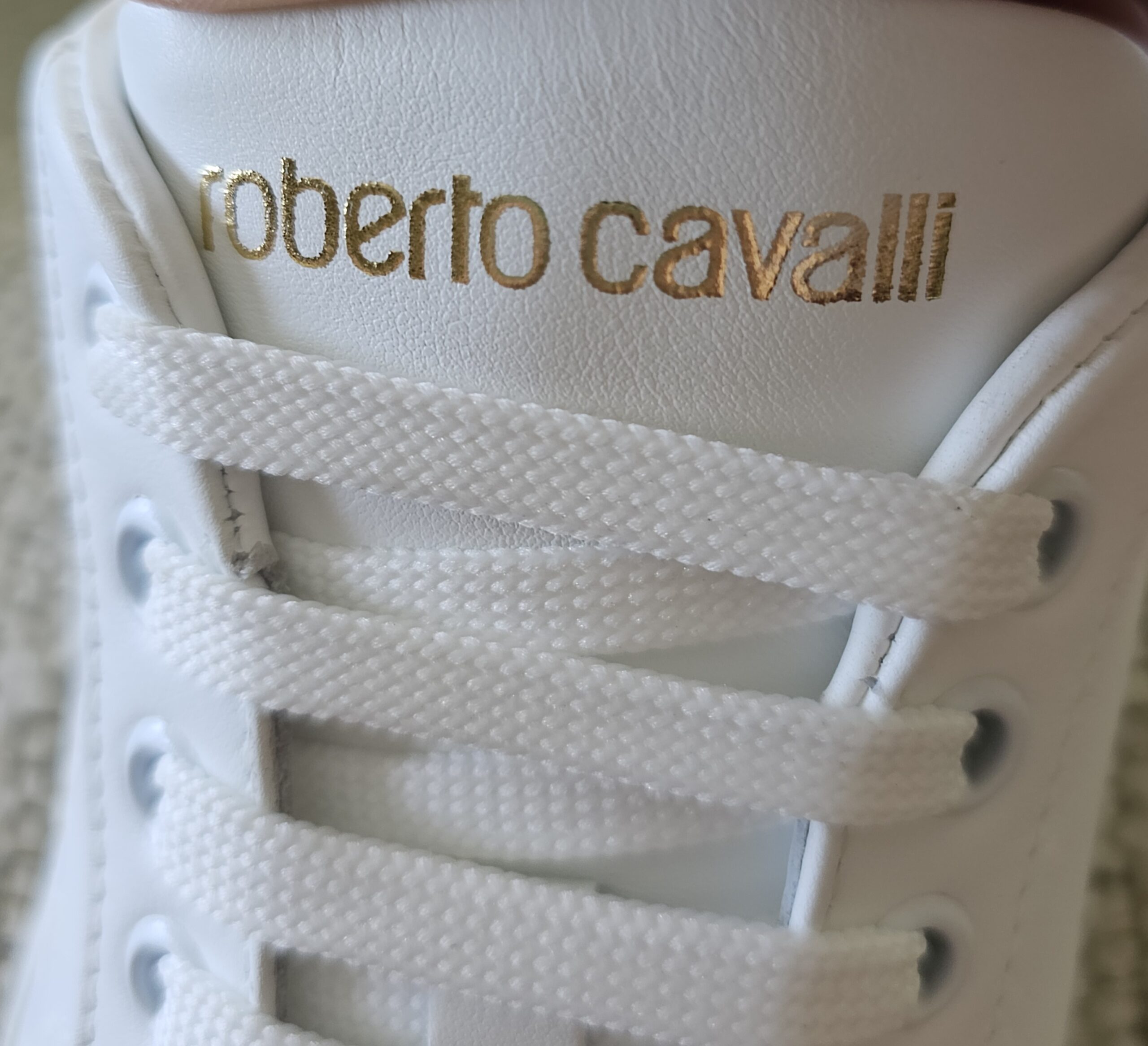 Covering the Entire Surface Sneaker - Image 9