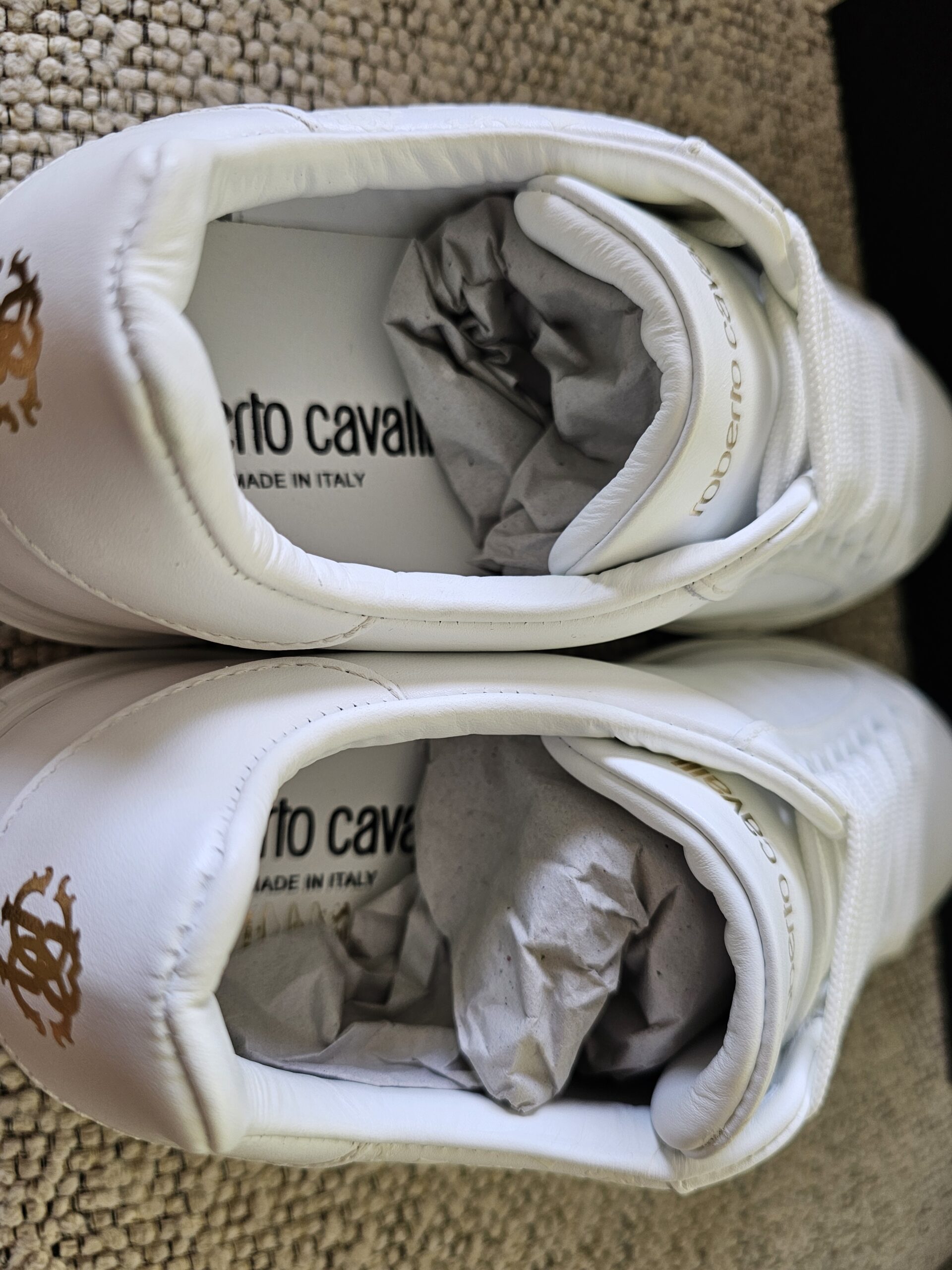 Covering the Entire Surface Sneaker - Image 11