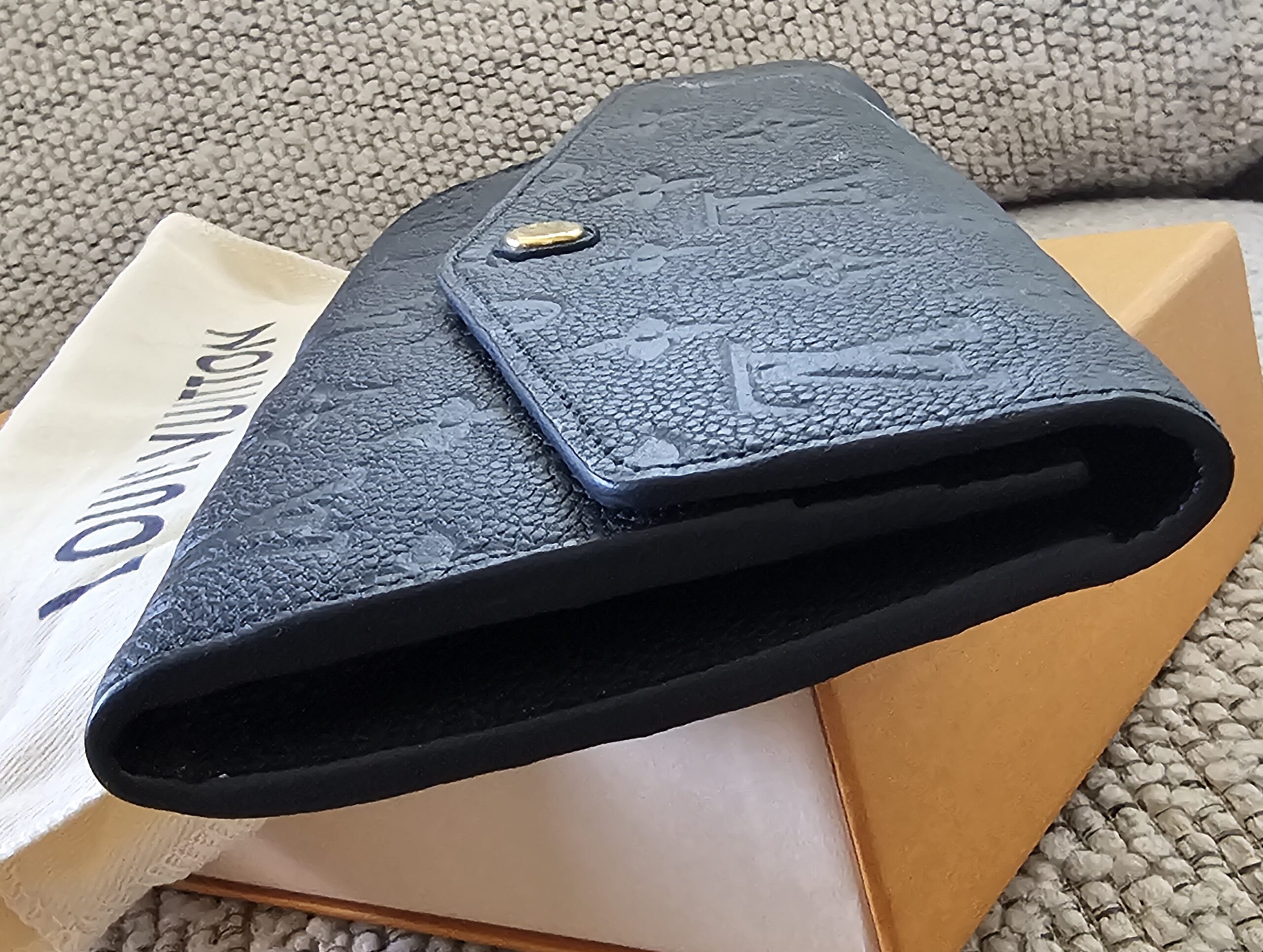 Curieuse Black Wallet - Image 5