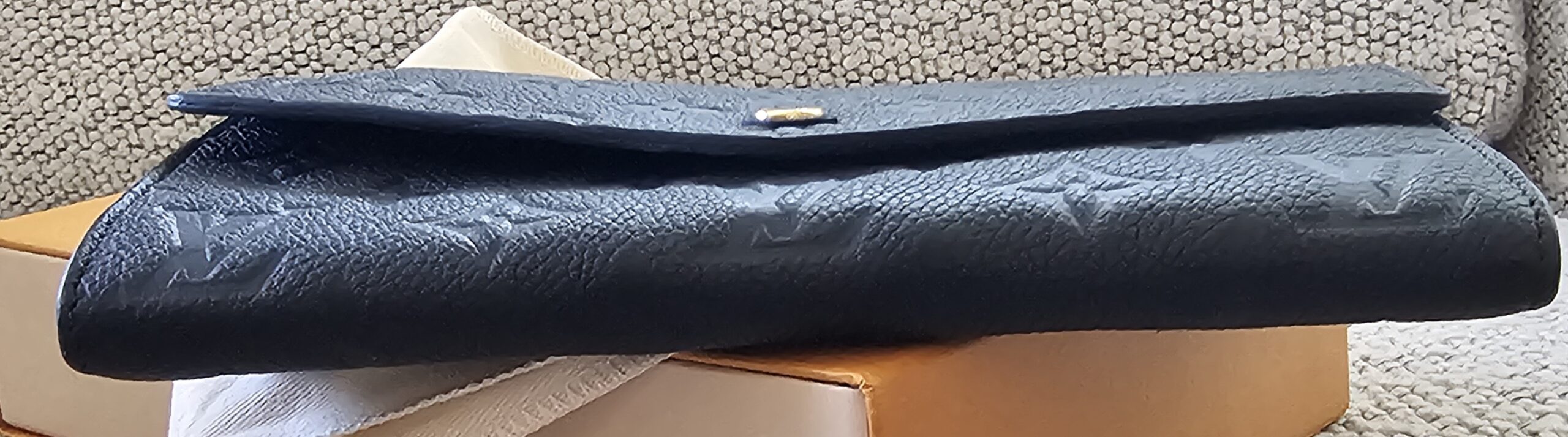 Curieuse Black Wallet - Image 6