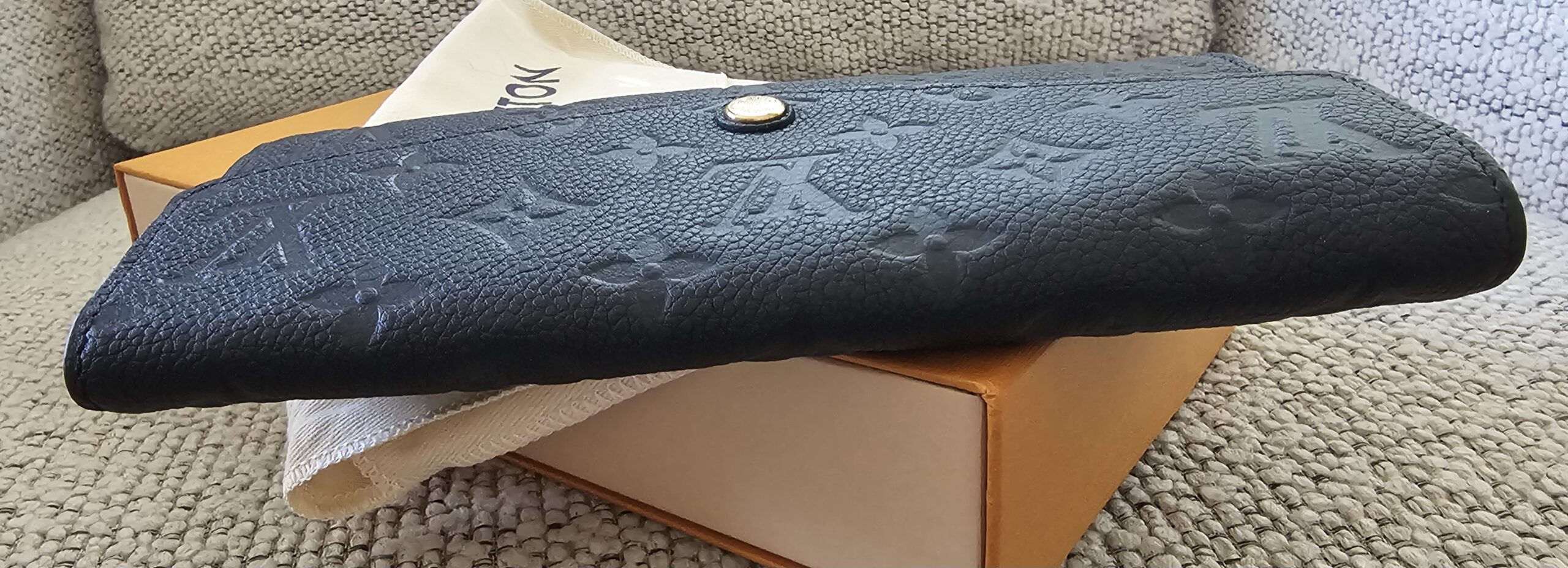 Curieuse Black Wallet - Image 10
