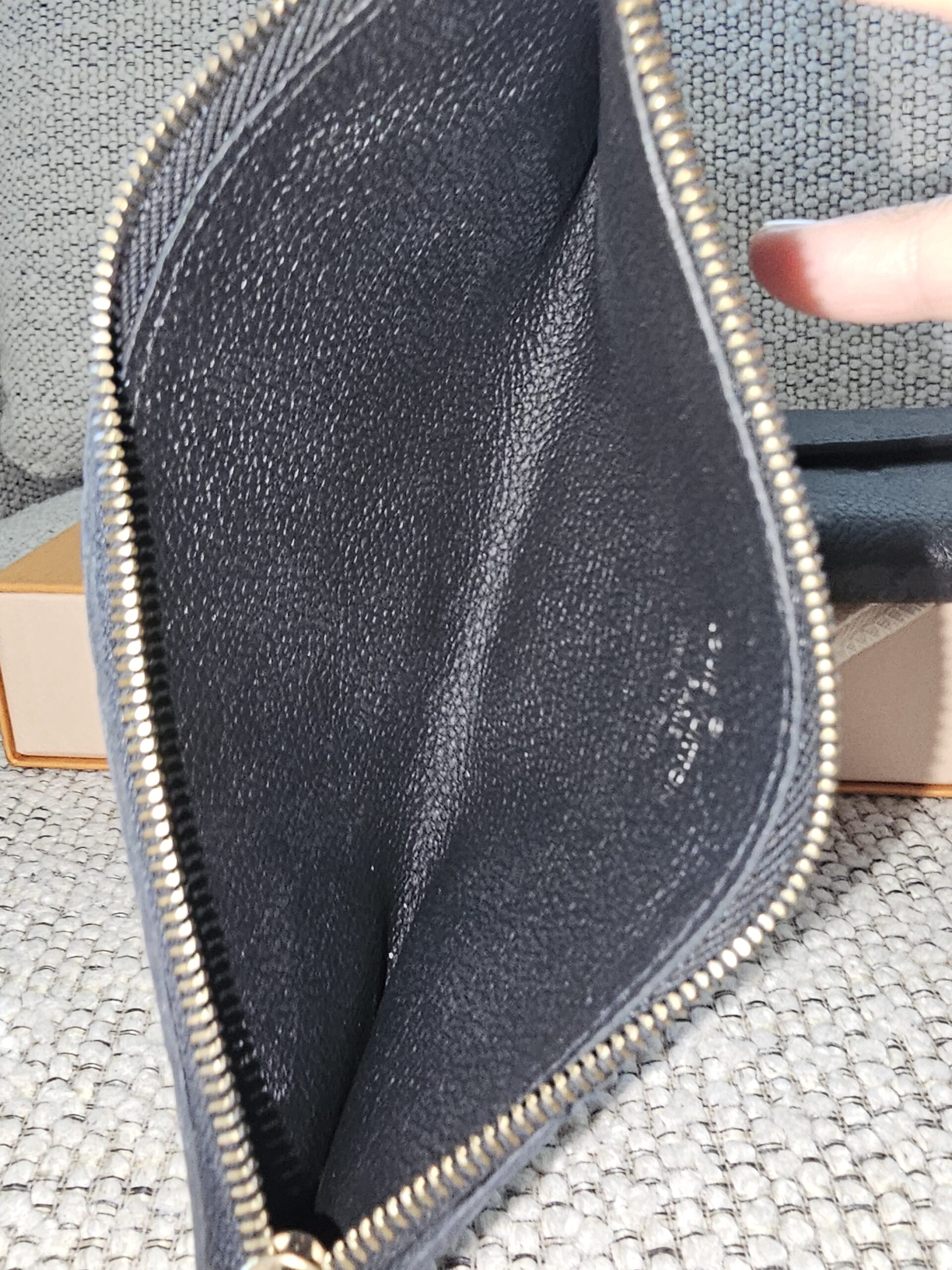 Curieuse Black Wallet - Image 14