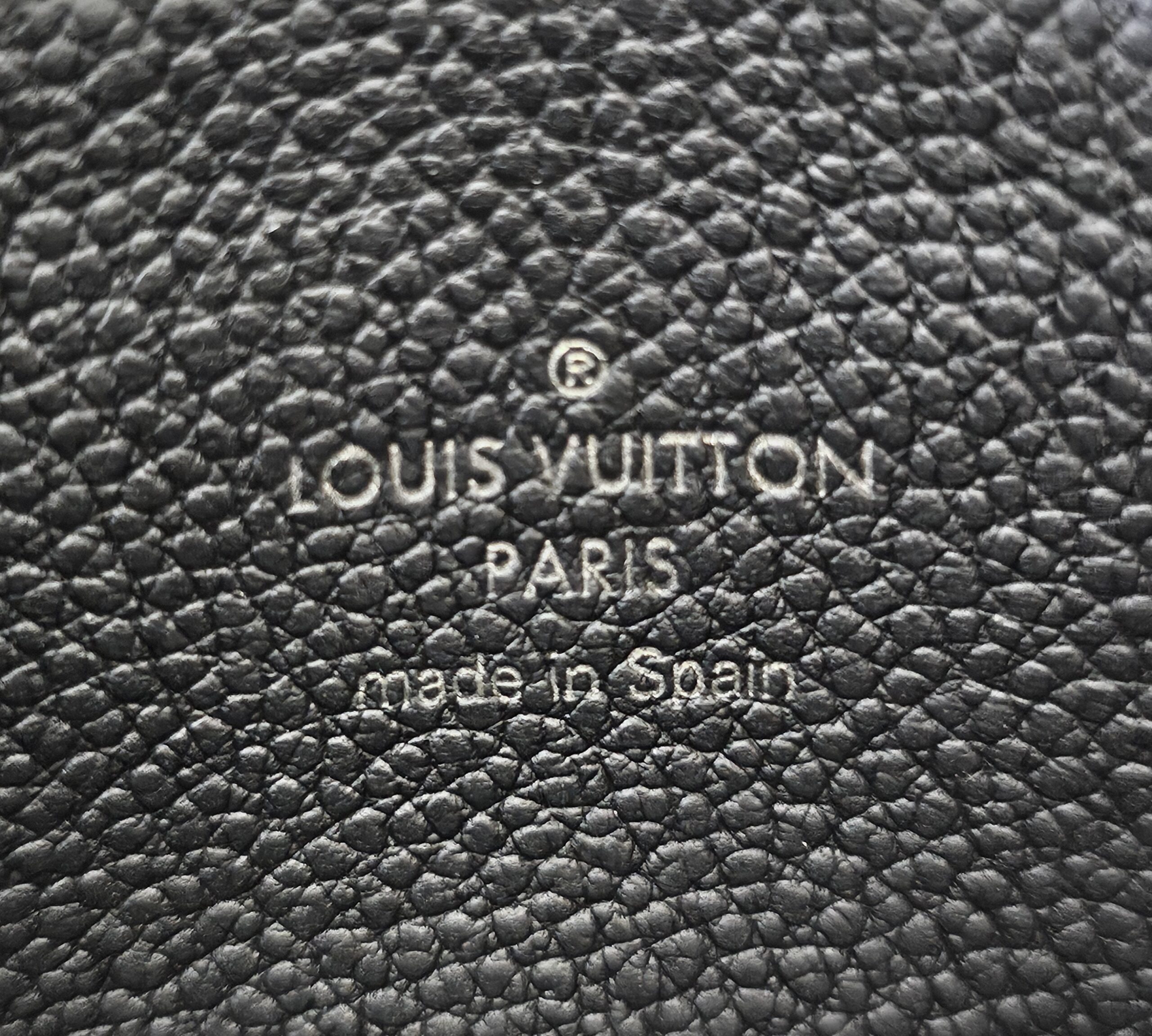 Curieuse Black Wallet - Image 15