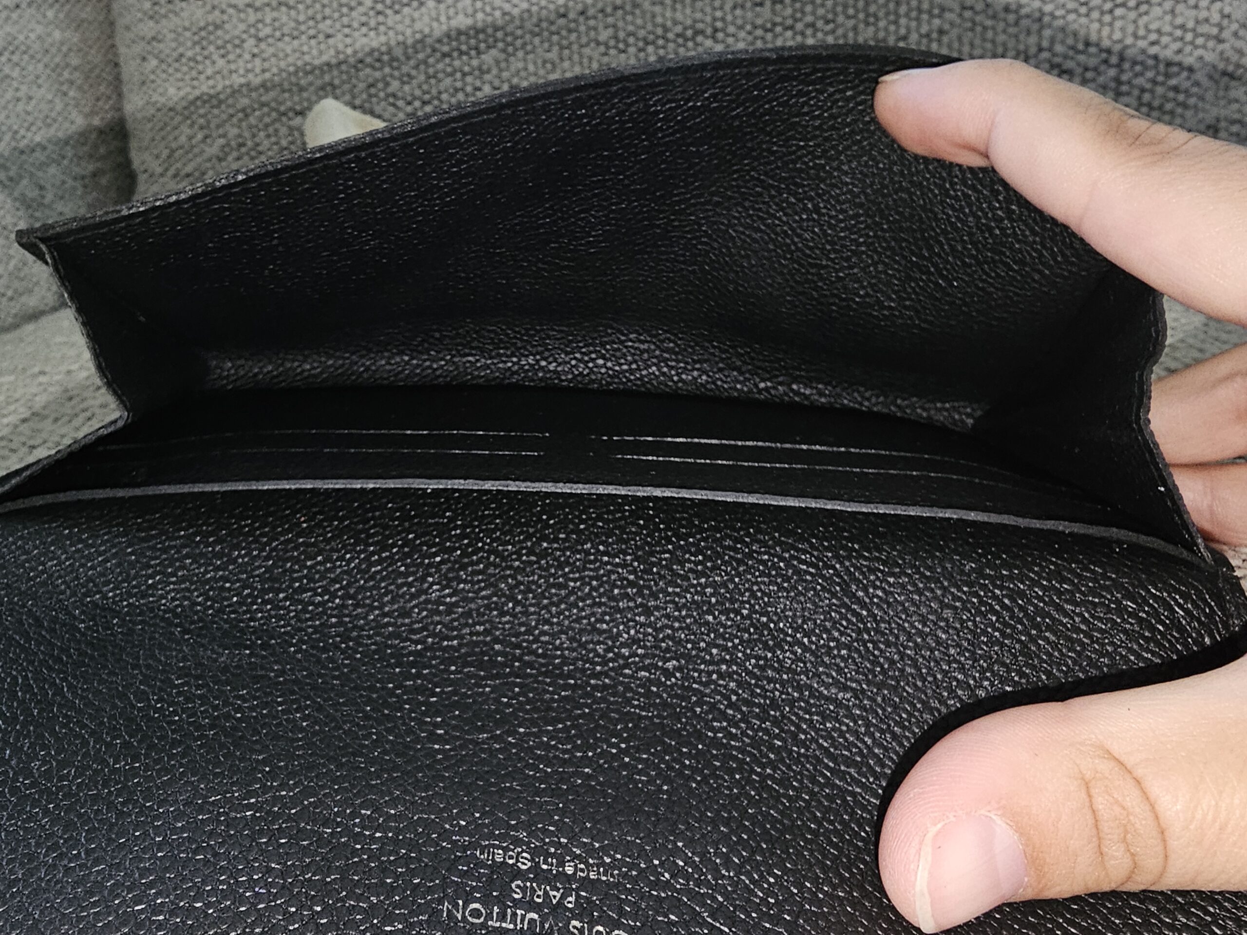 Curieuse Black Wallet - Image 16