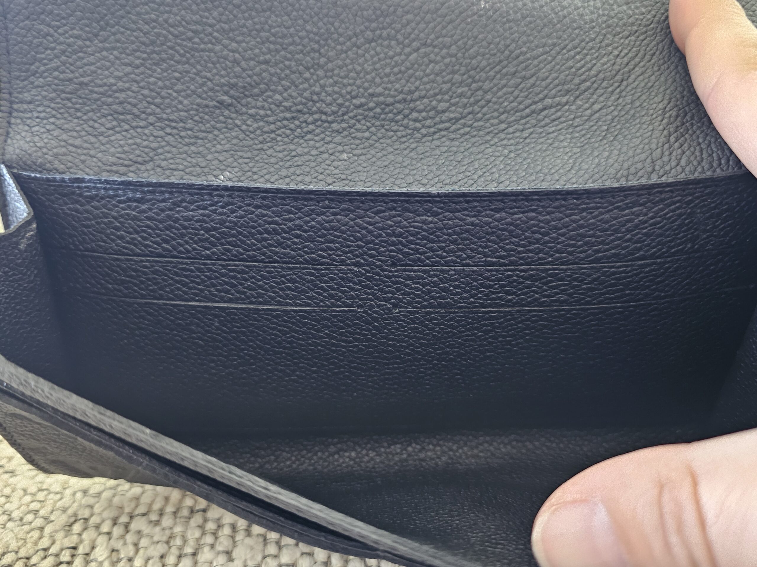 Curieuse Black Wallet - Image 17