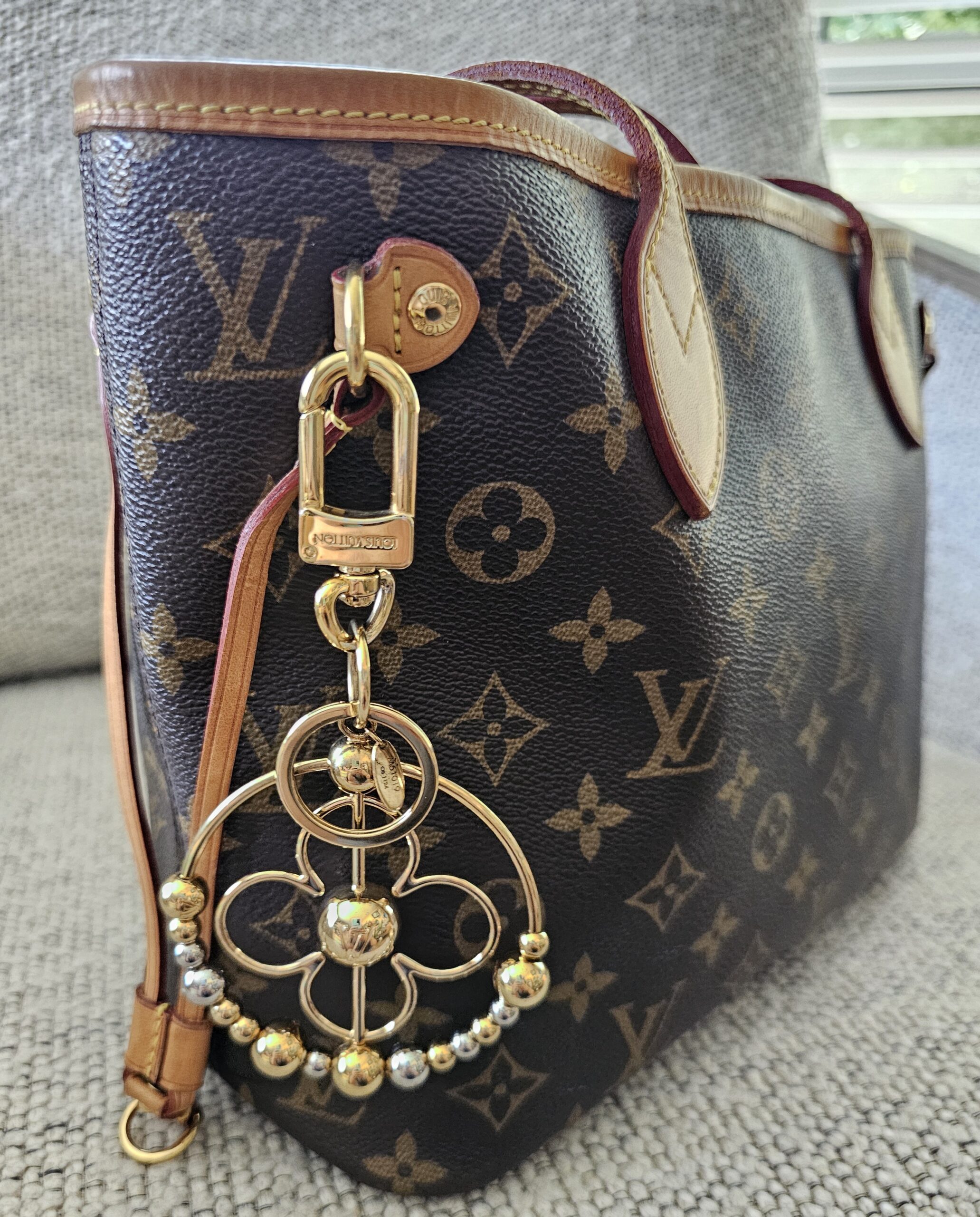 Pearly Bag Charm - Image 4