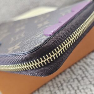 Totem Zippy Wallet - Image 7