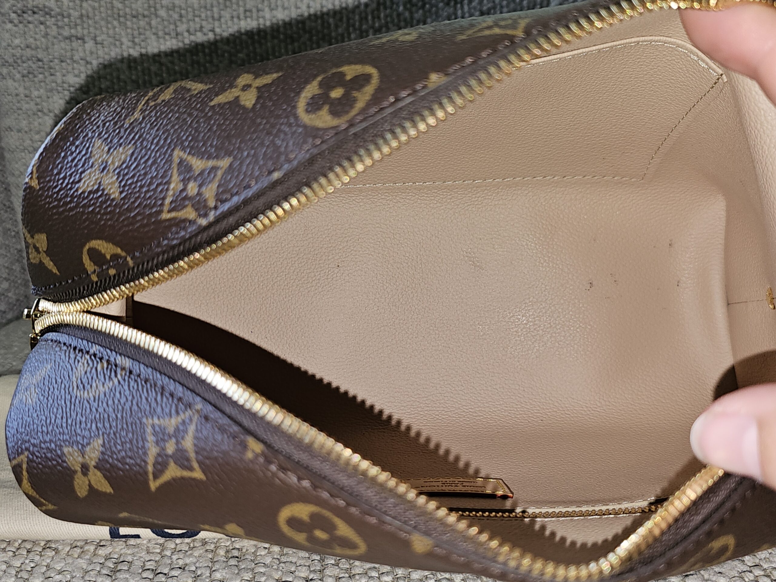 Cosmetic Pouch GM - Image 12
