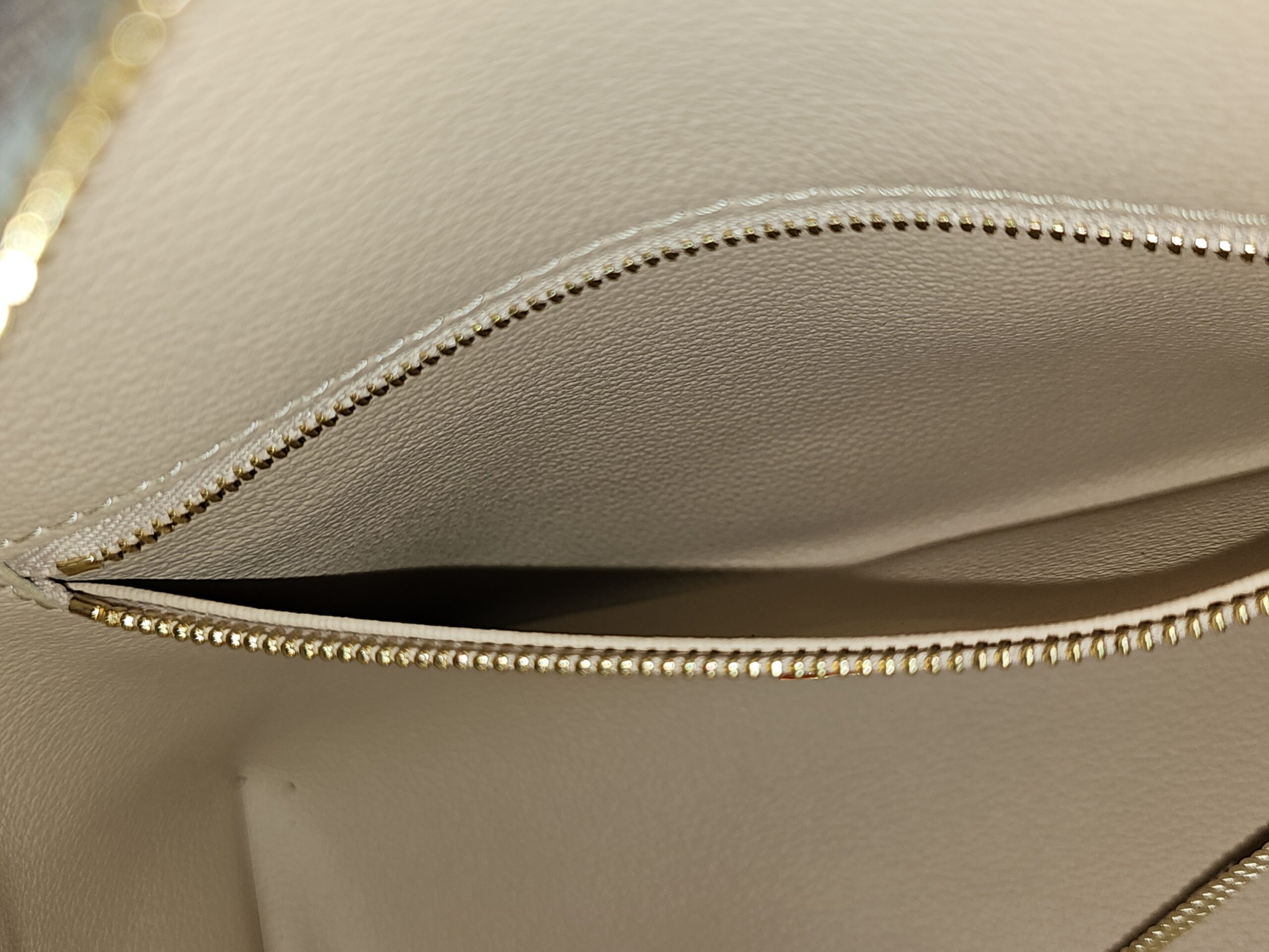Cosmetic Pouch GM - Image 15
