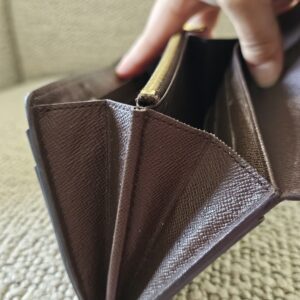 Sarah Damier Ebene Wallet - Image 13