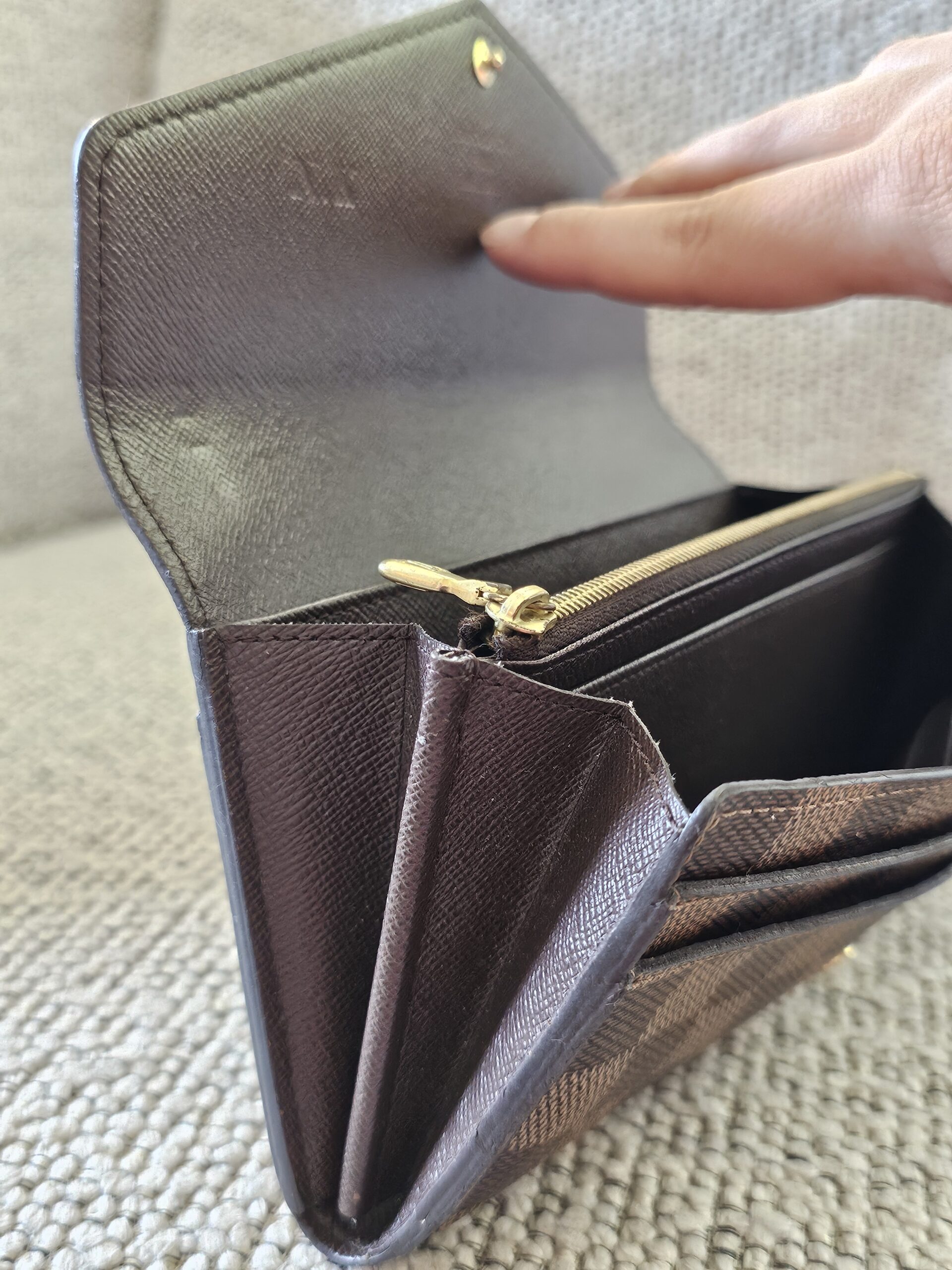Sarah Damier Ebene Wallet - Image 14
