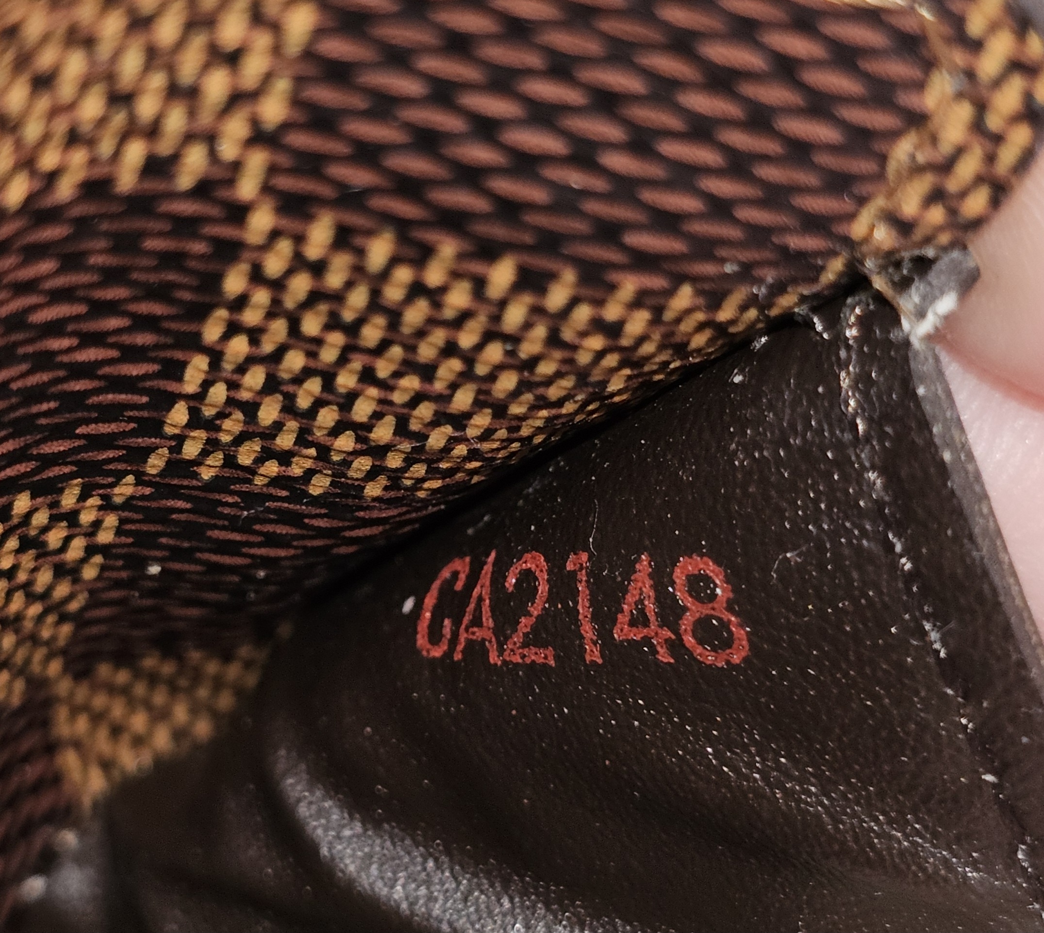 Sarah Damier Ebene Wallet - Image 15